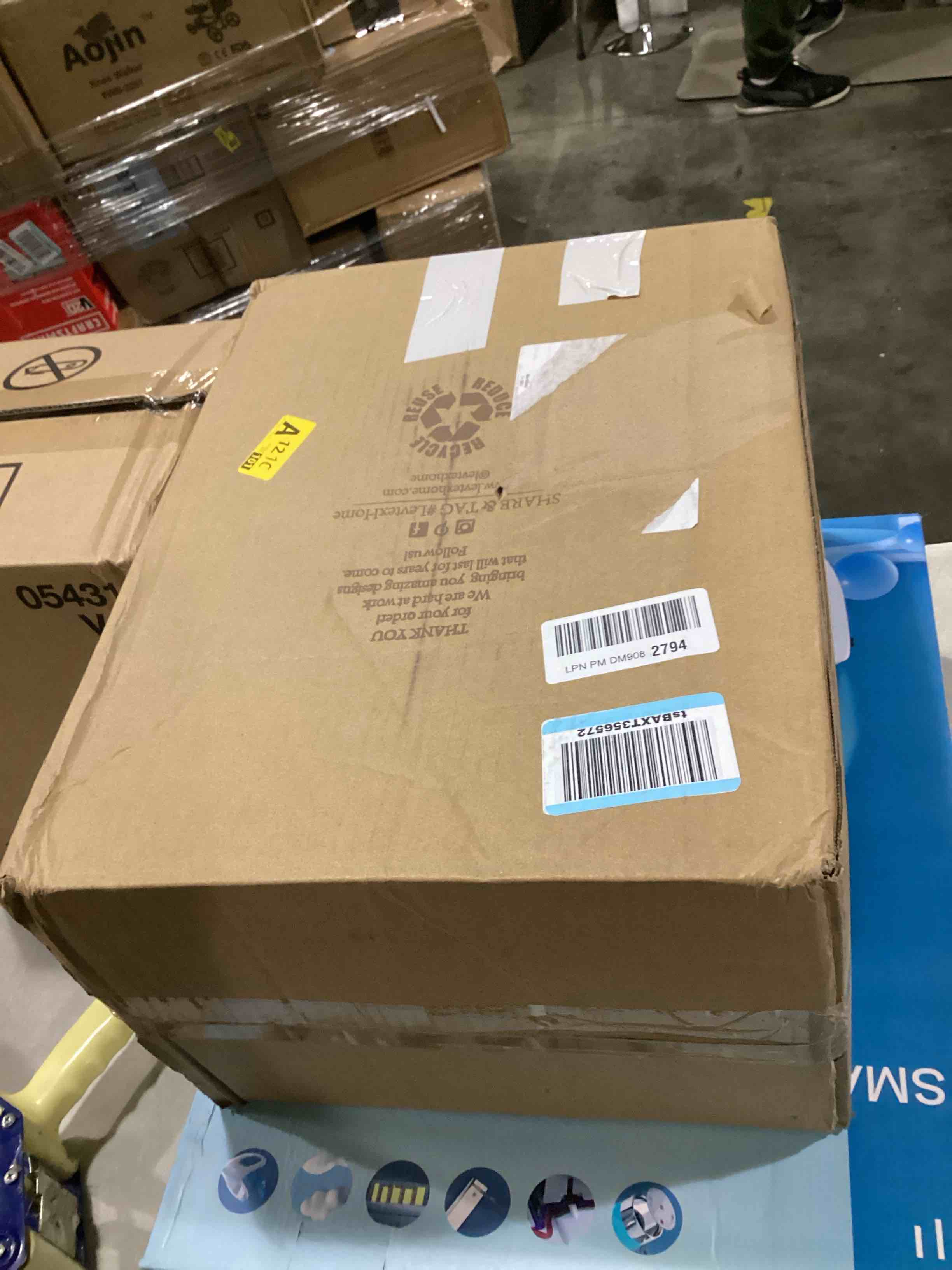 https://s3.amazonaws.com/lotting-images-prod/bidfta/GRA2473320_1745838756715.jpeg