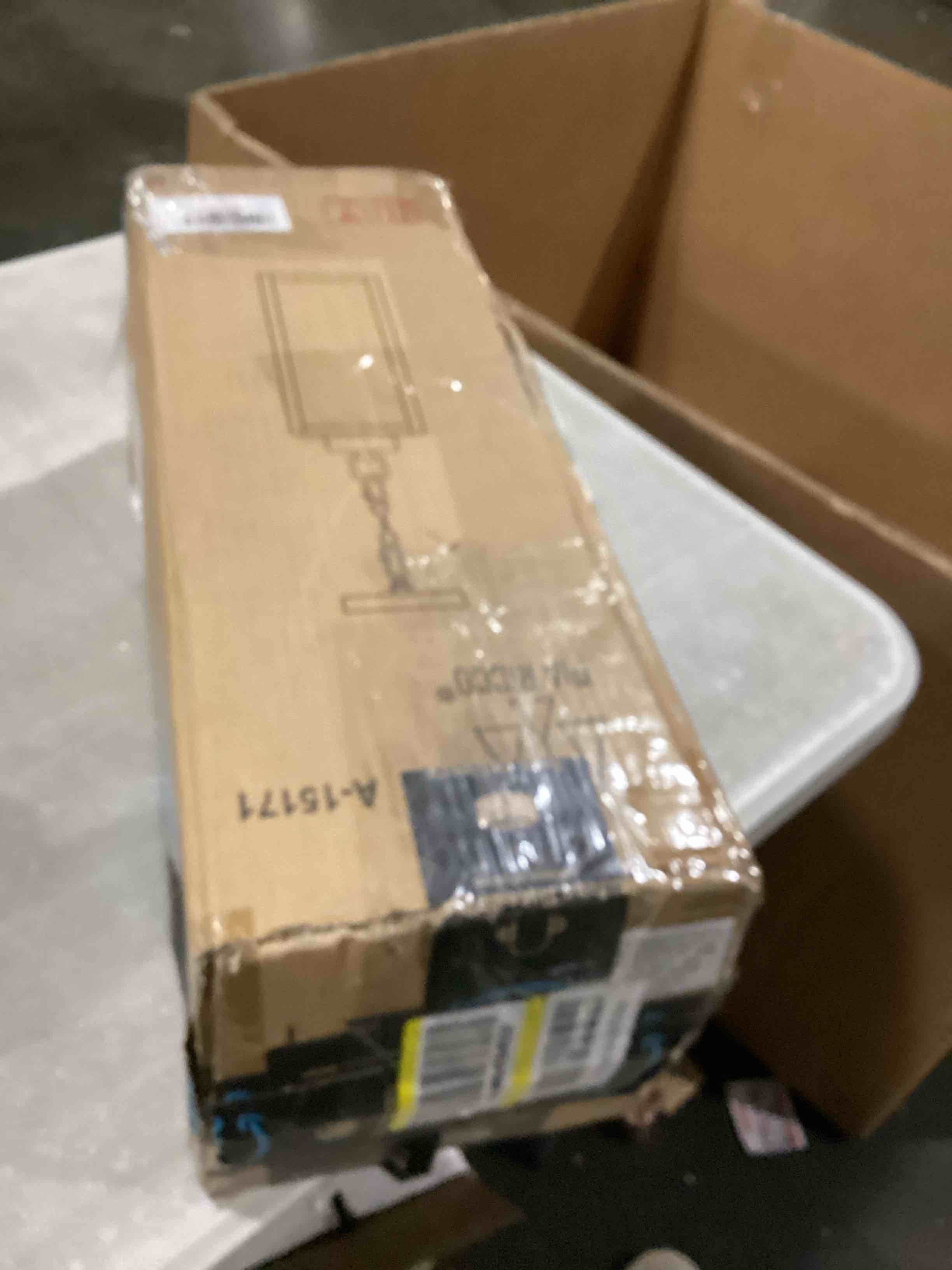 https://s3.amazonaws.com/lotting-images-prod/bidfta/GRA2473619_1746111547959.jpeg
