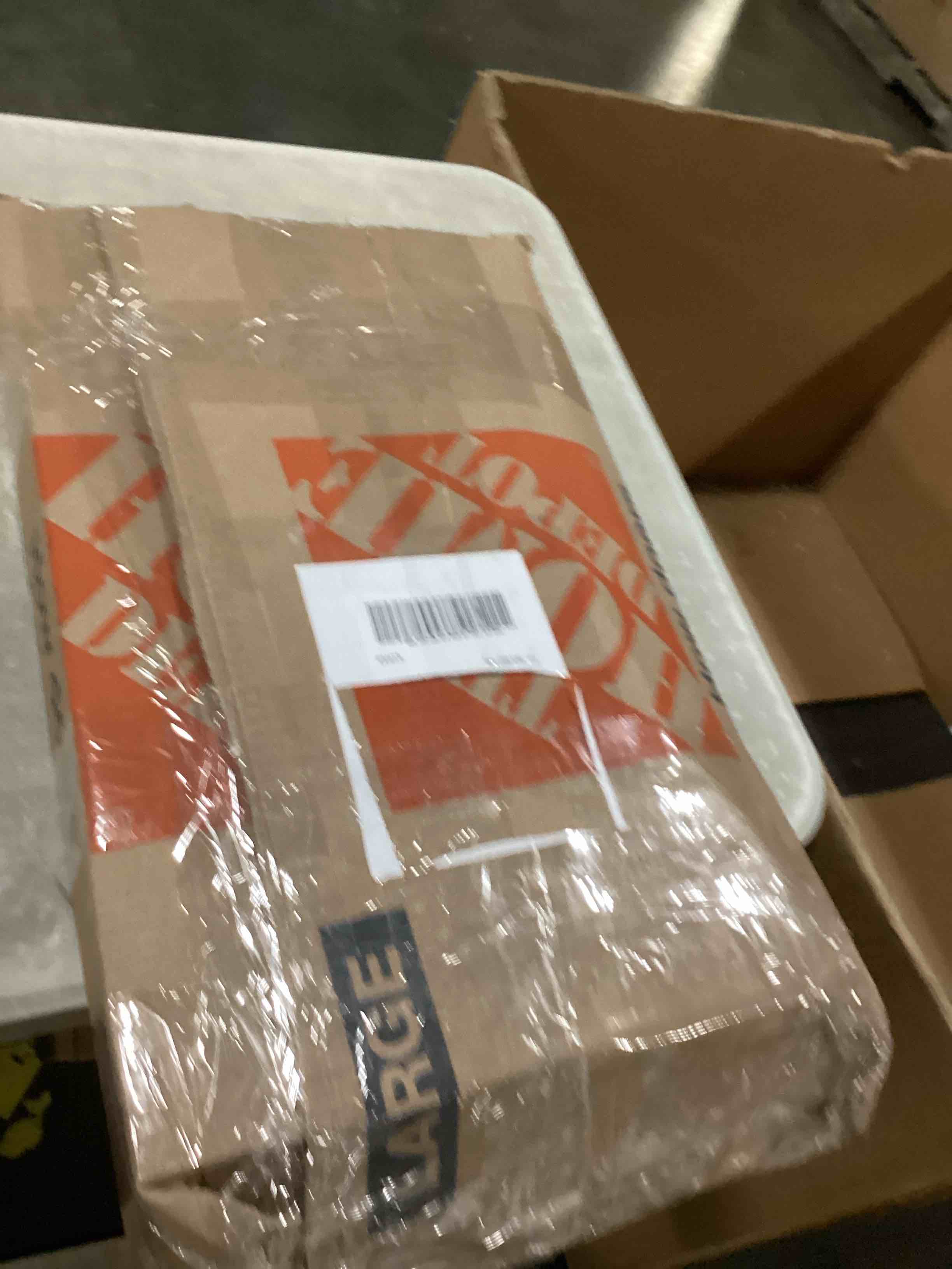 https://s3.amazonaws.com/lotting-images-prod/bidfta/GRA2474744_1748012338611.jpeg