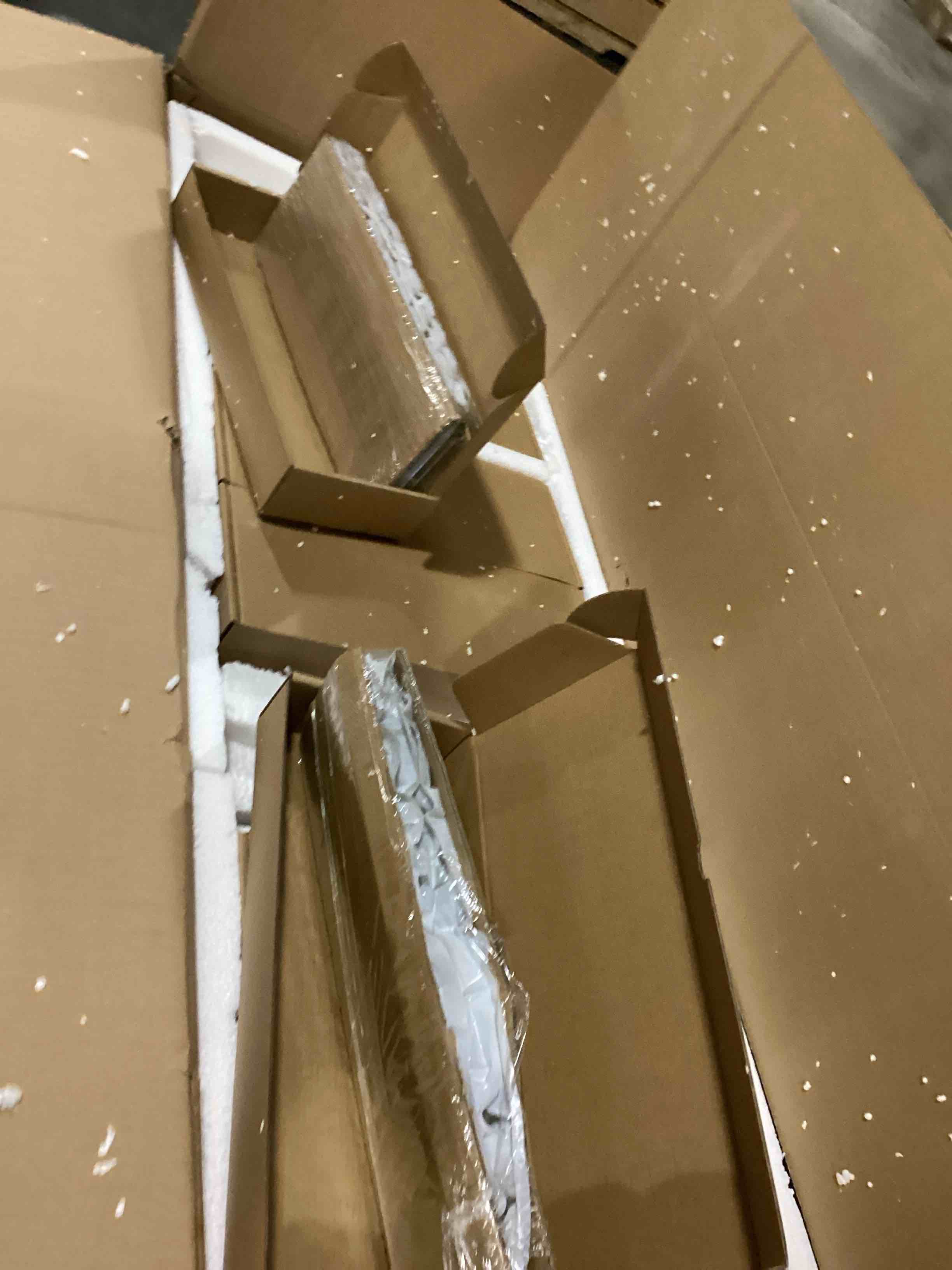 https://s3.amazonaws.com/lotting-images-prod/bidfta/GRA2475857_1749900106003.jpeg
