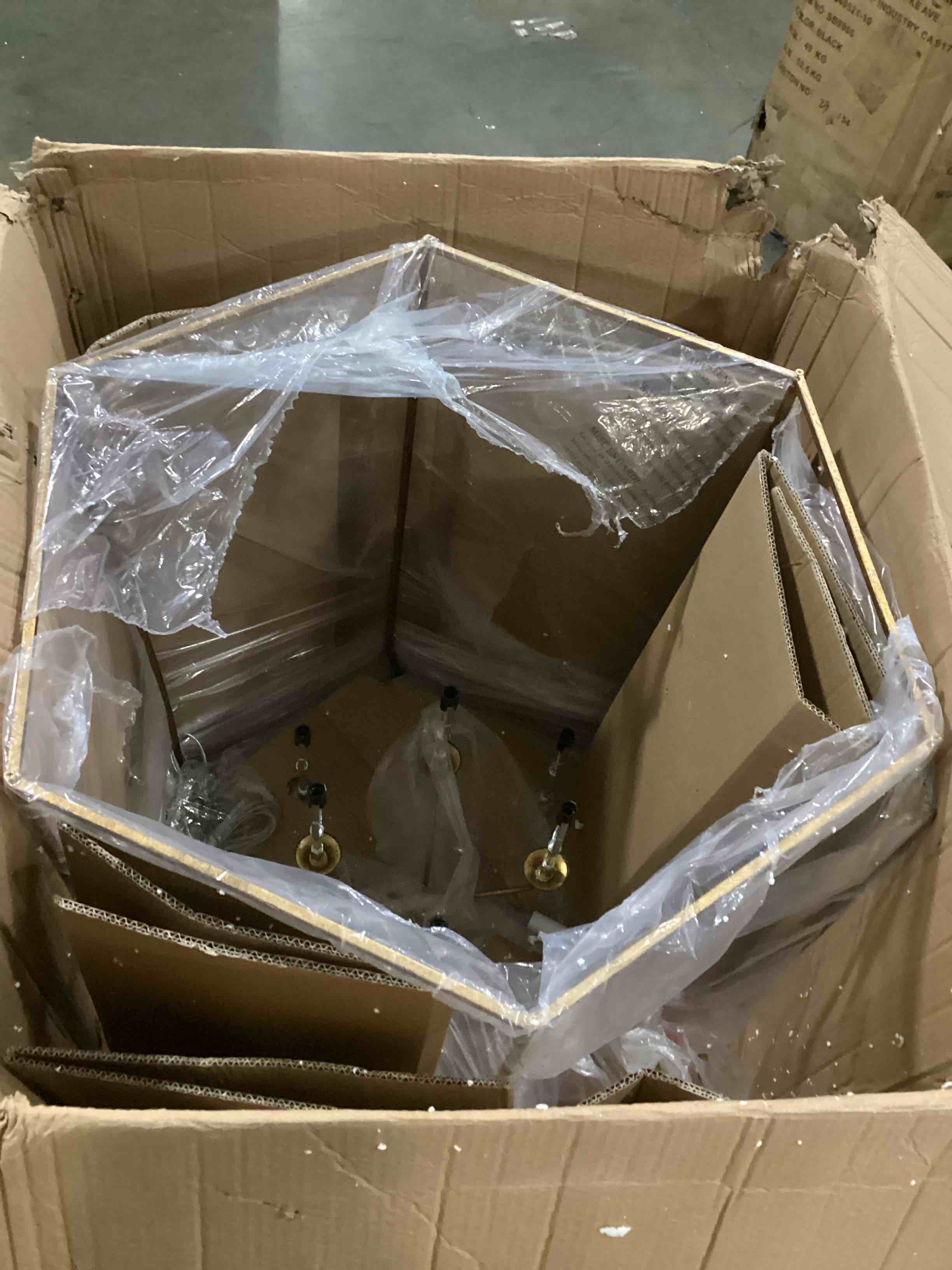 https://s3.amazonaws.com/lotting-images-prod/bidfta/GRA2477039_1748443249251.jpeg