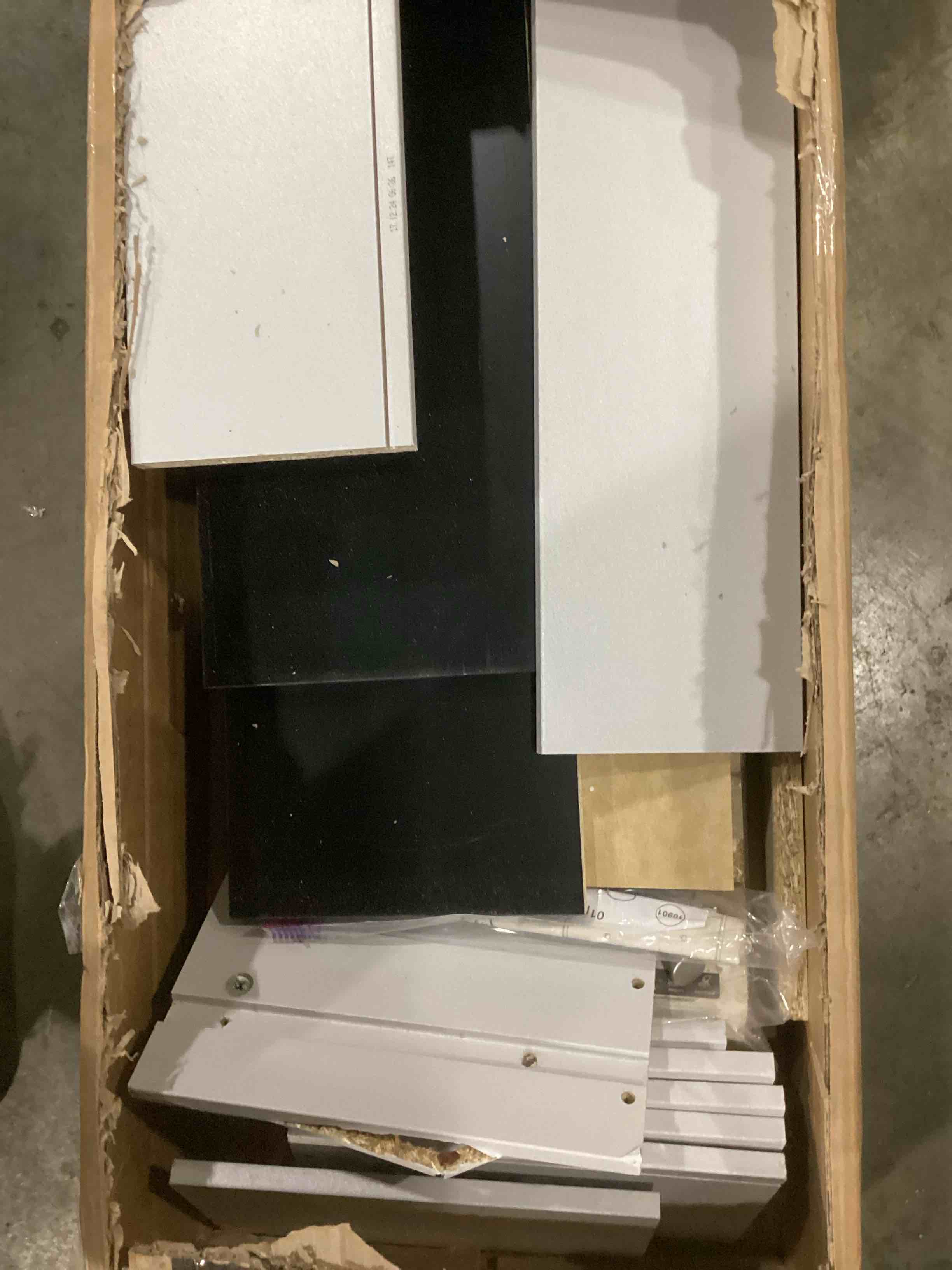 https://s3.amazonaws.com/lotting-images-prod/bidfta/GRA2477171_1749748719278.jpeg