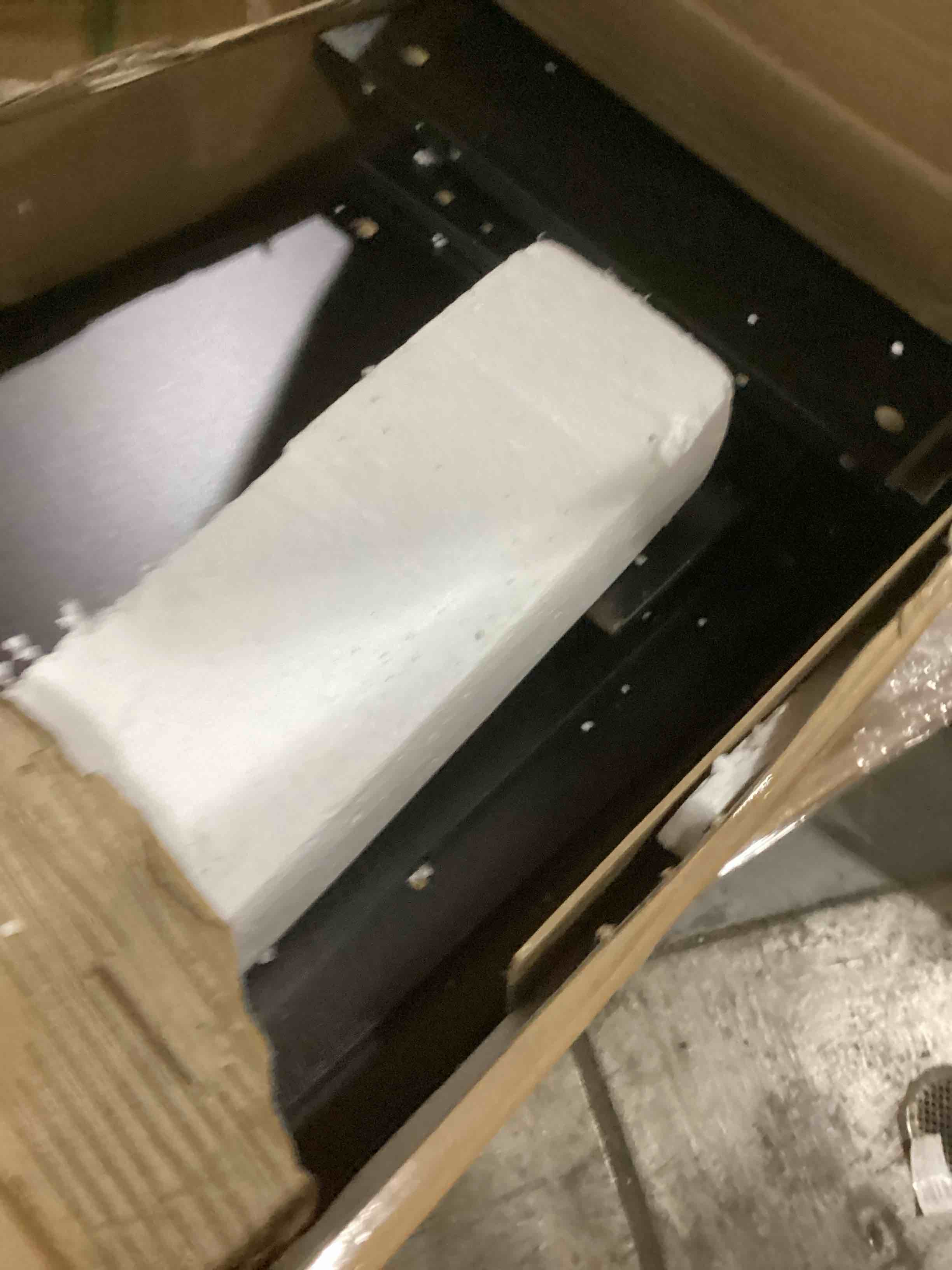 https://s3.amazonaws.com/lotting-images-prod/bidfta/GRA2477262_1749841598624.jpeg