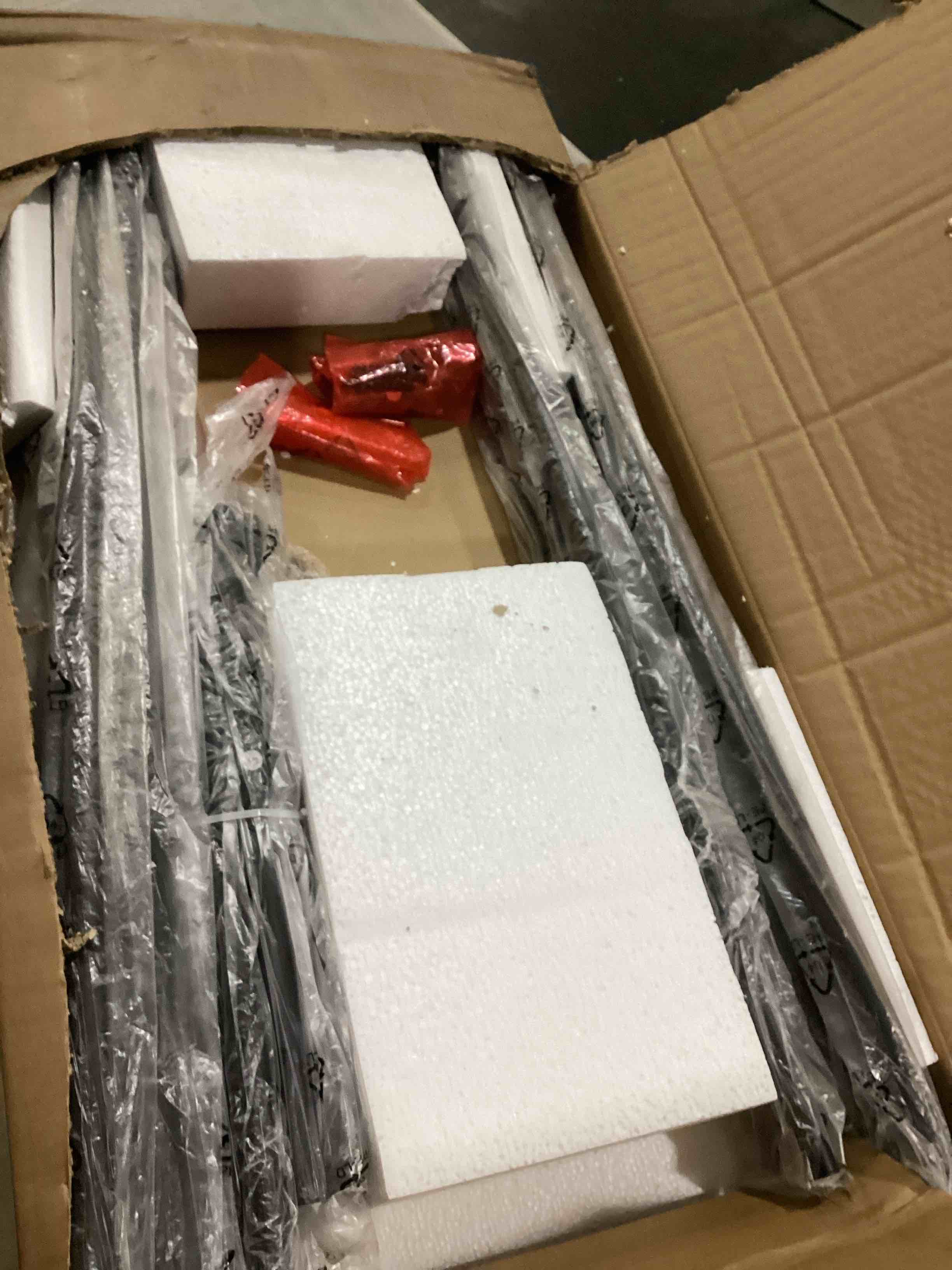 https://s3.amazonaws.com/lotting-images-prod/bidfta/GRA2479253_1750425860585.jpeg