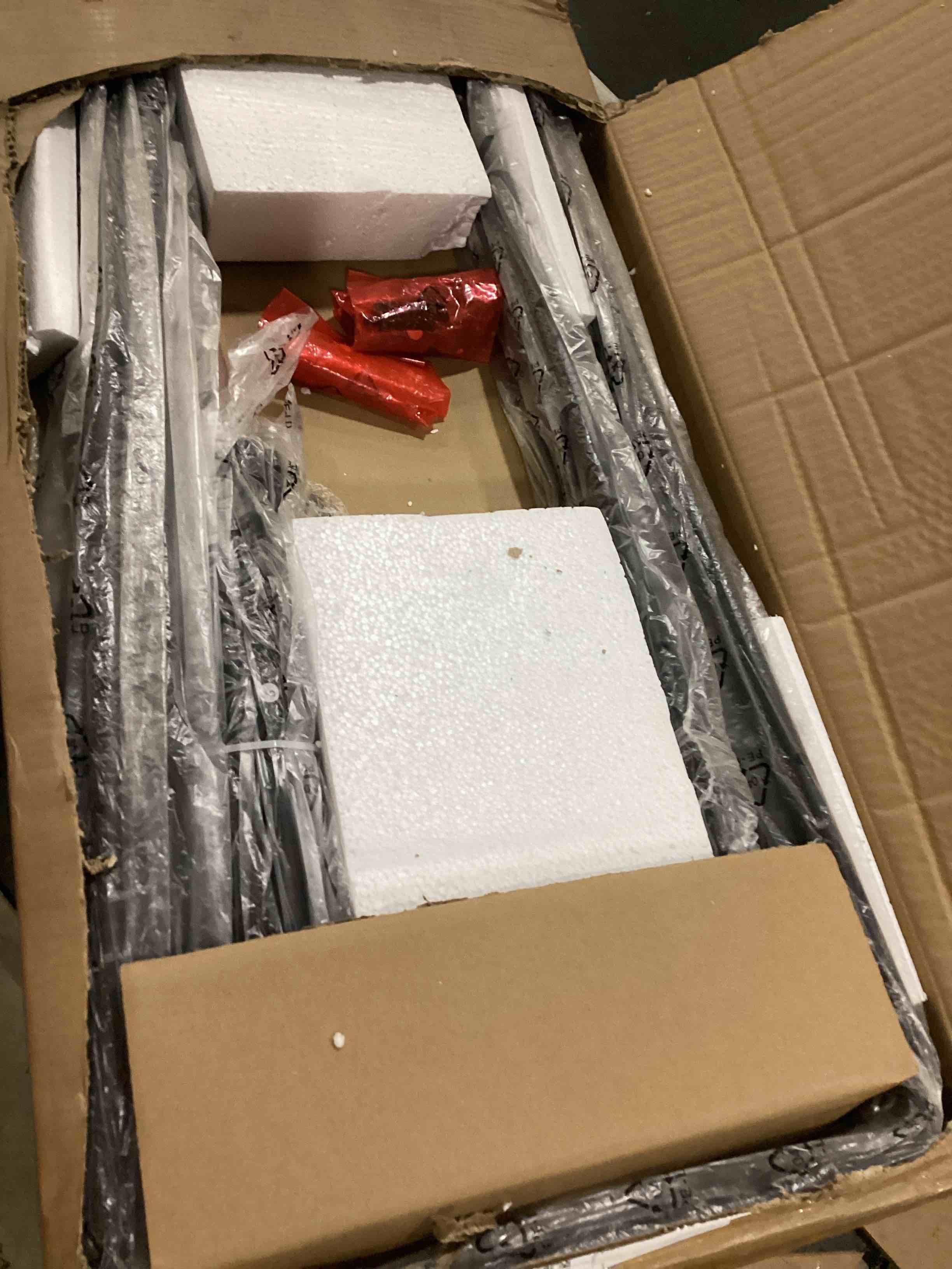 https://s3.amazonaws.com/lotting-images-prod/bidfta/GRA2479253_1750425863302.jpeg