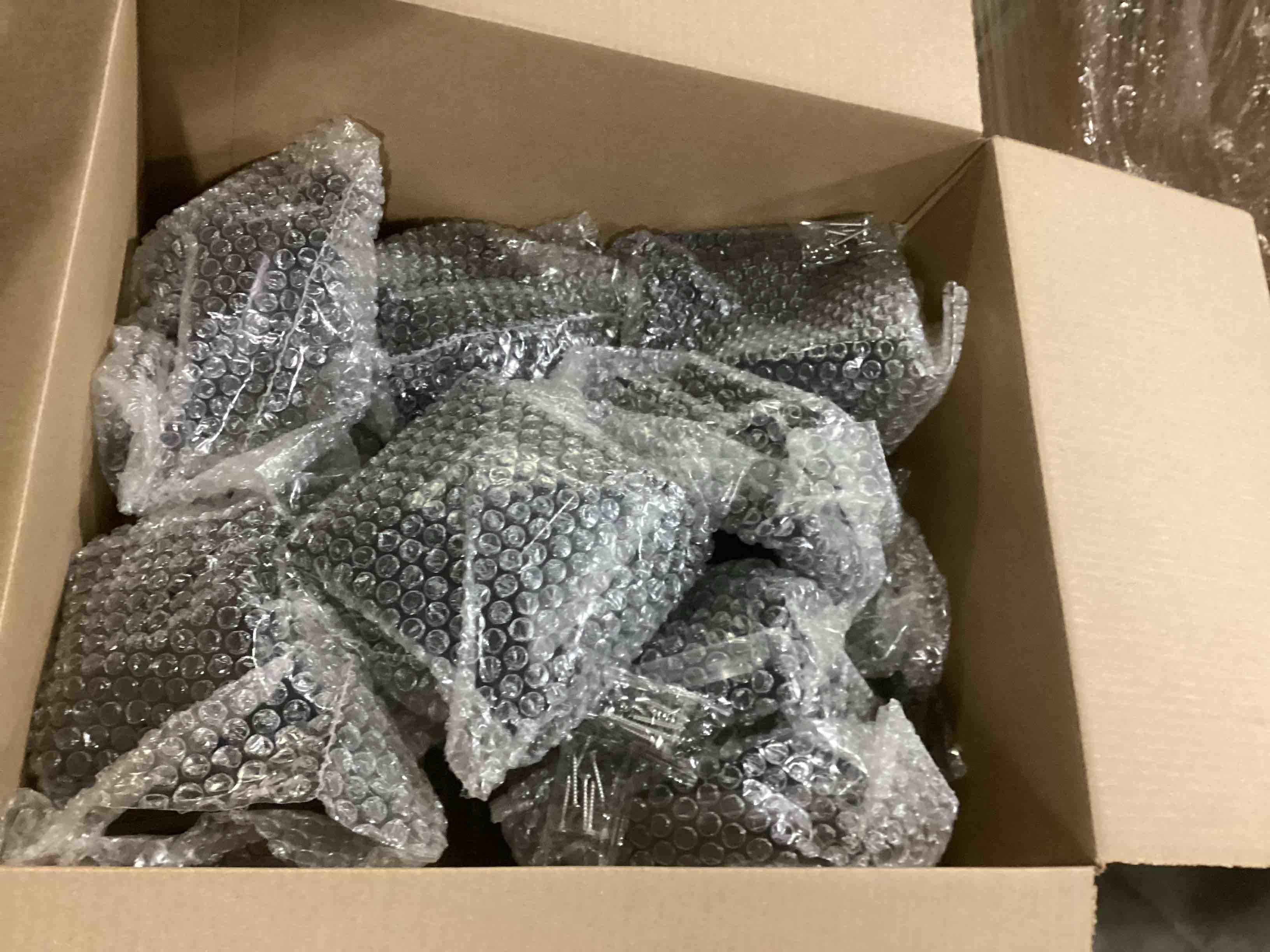 https://s3.amazonaws.com/lotting-images-prod/bidfta/GRA2485026_1744372765353.jpeg