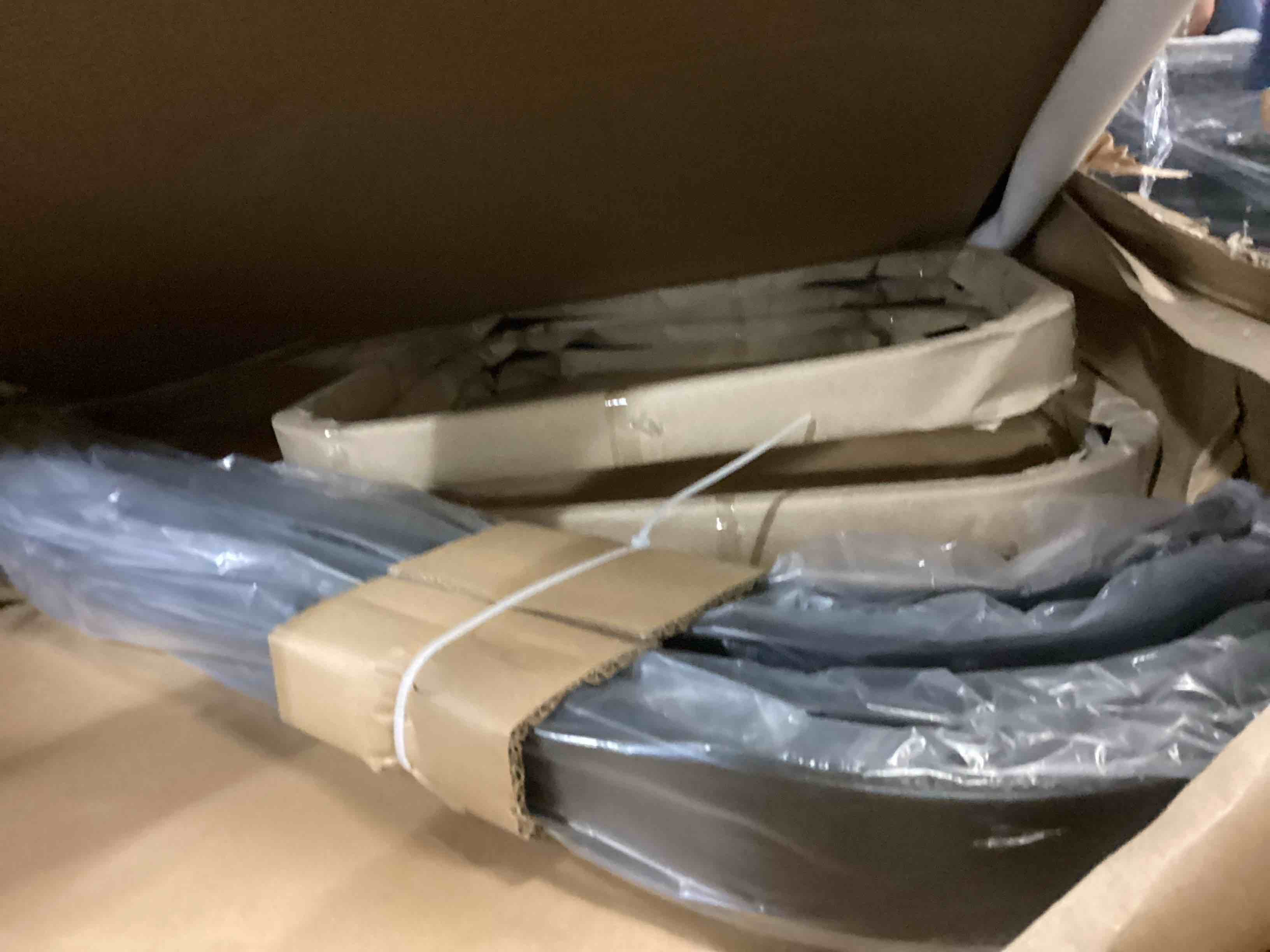 https://s3.amazonaws.com/lotting-images-prod/bidfta/GRA2487288_1747938419620.jpeg