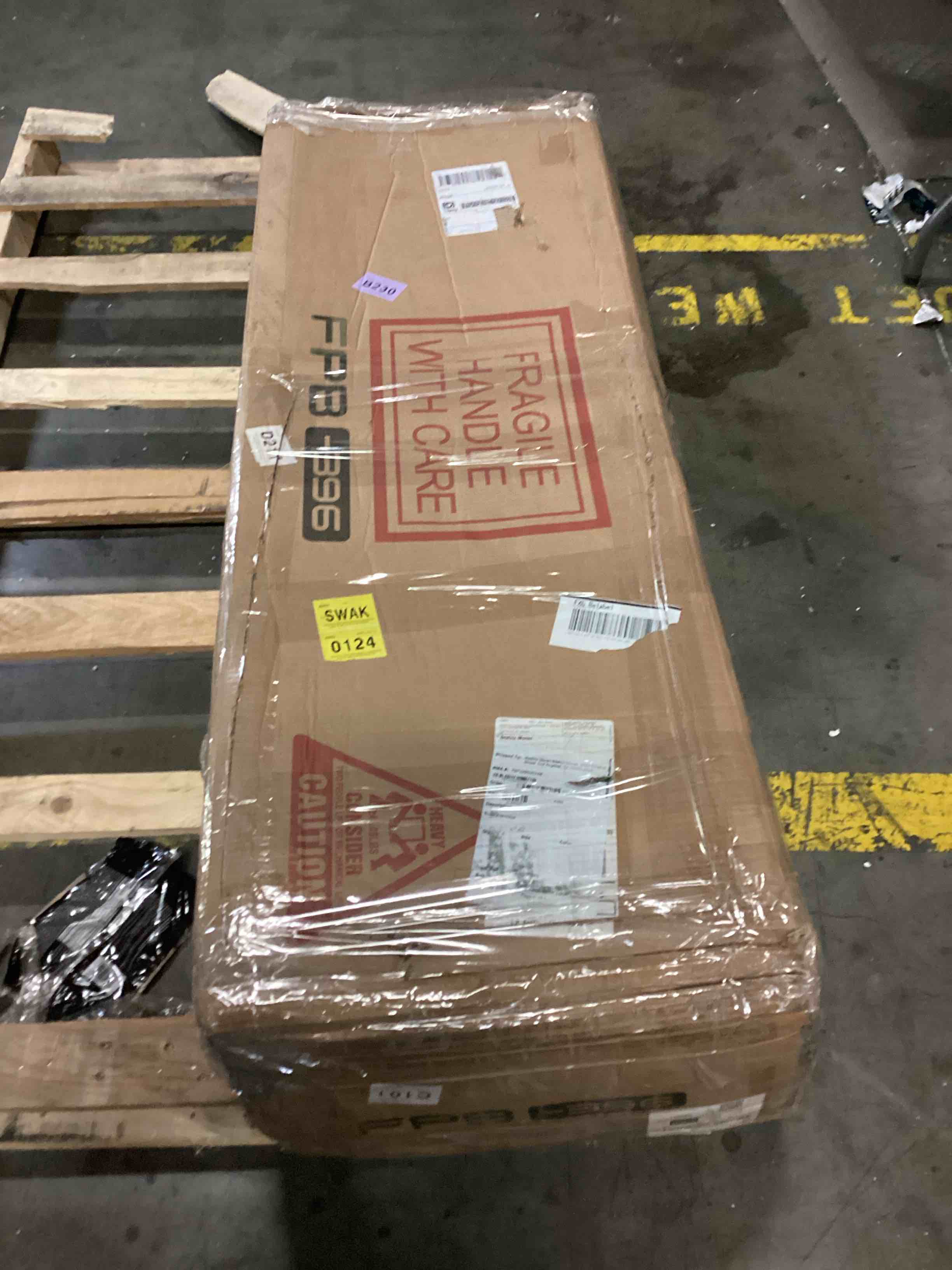 https://s3.amazonaws.com/lotting-images-prod/bidfta/GRA2487660_1748951498981.jpeg