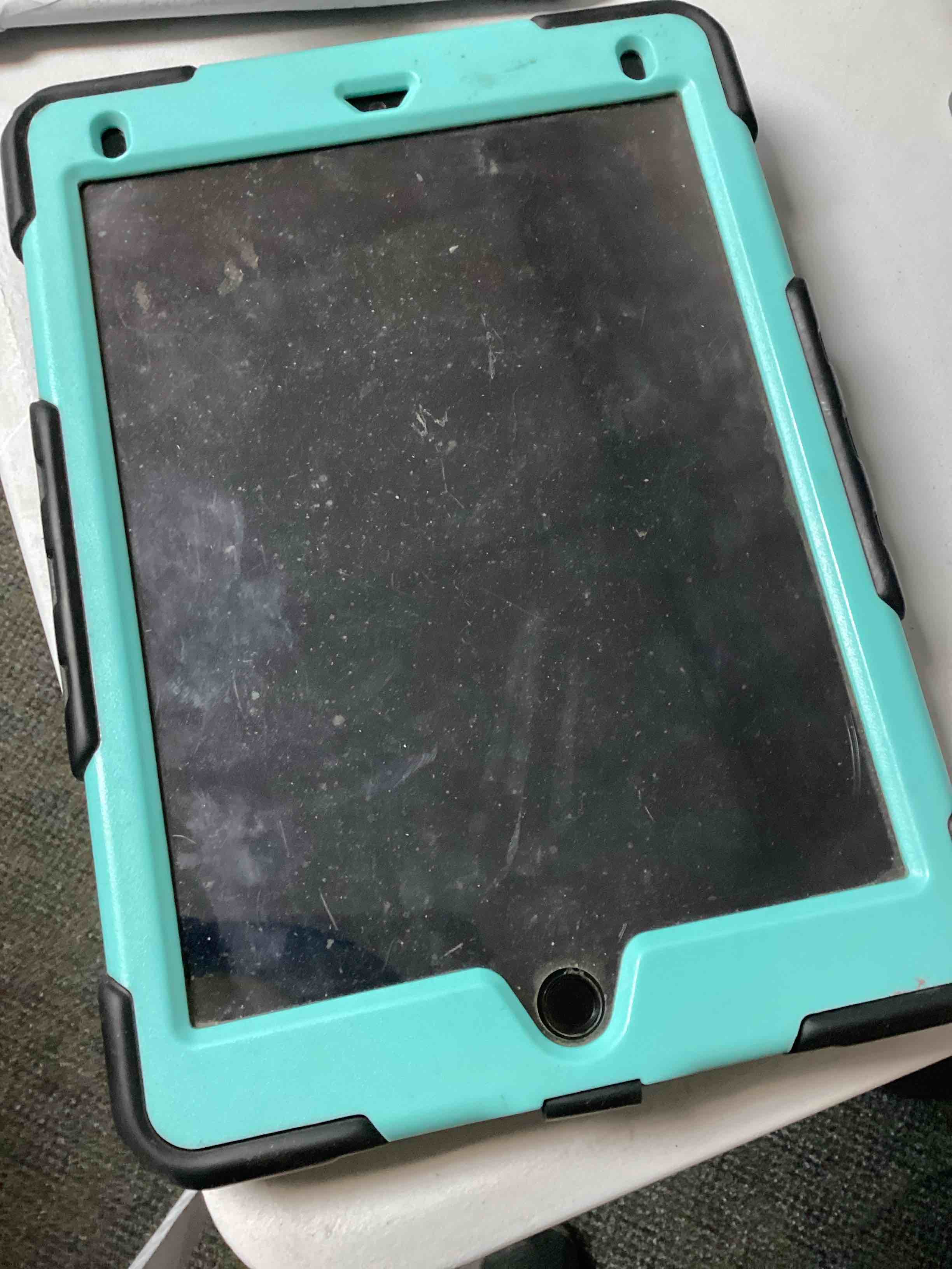 Condition photo showing Good Condition for Restored Apple iPad 6th Gen A1893 (WiFi) 32GB Space Gray (Refurbished)