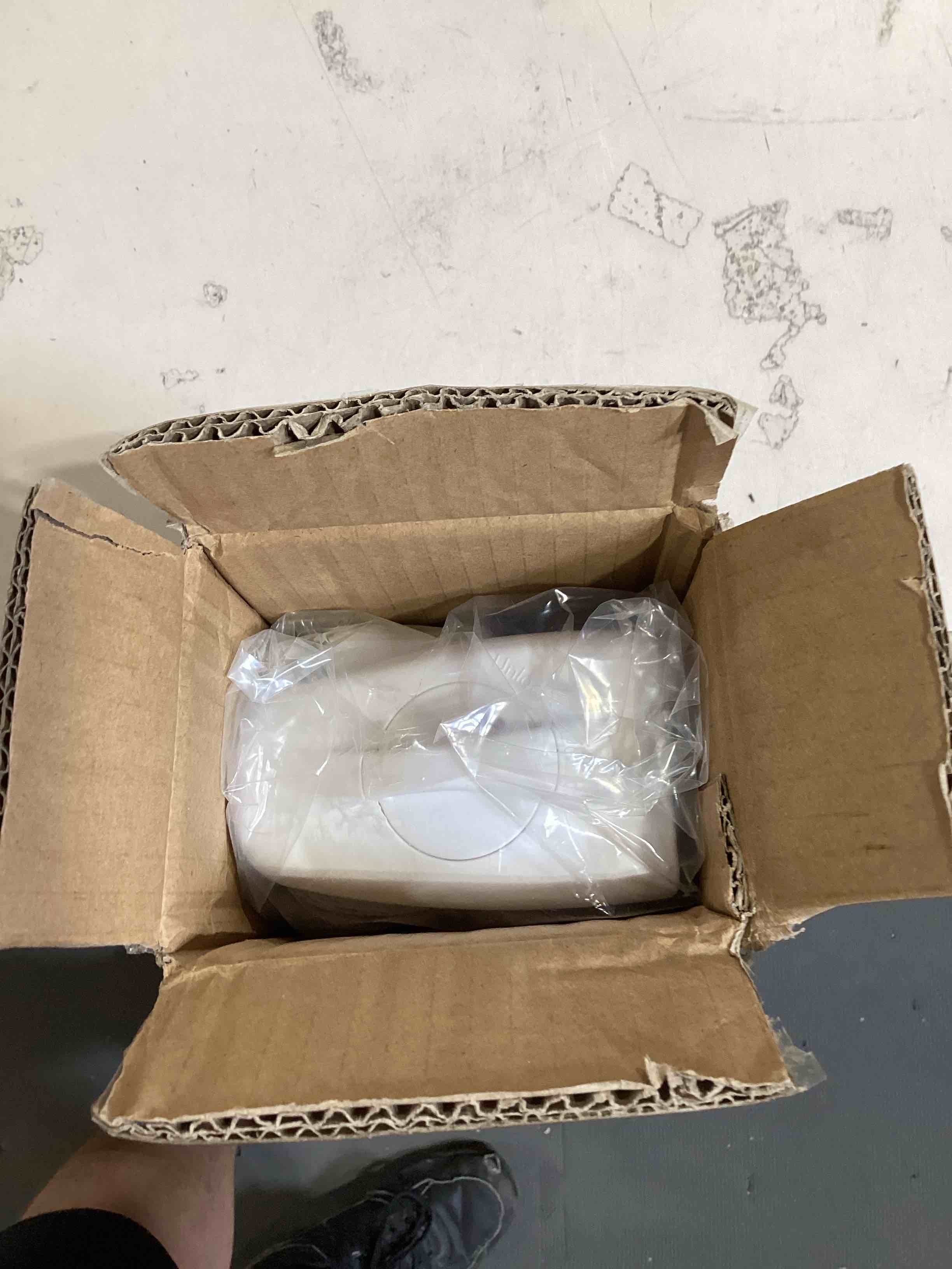 https://s3.amazonaws.com/lotting-images-prod/bidfta/GRA2584617_1748883834994.jpeg
