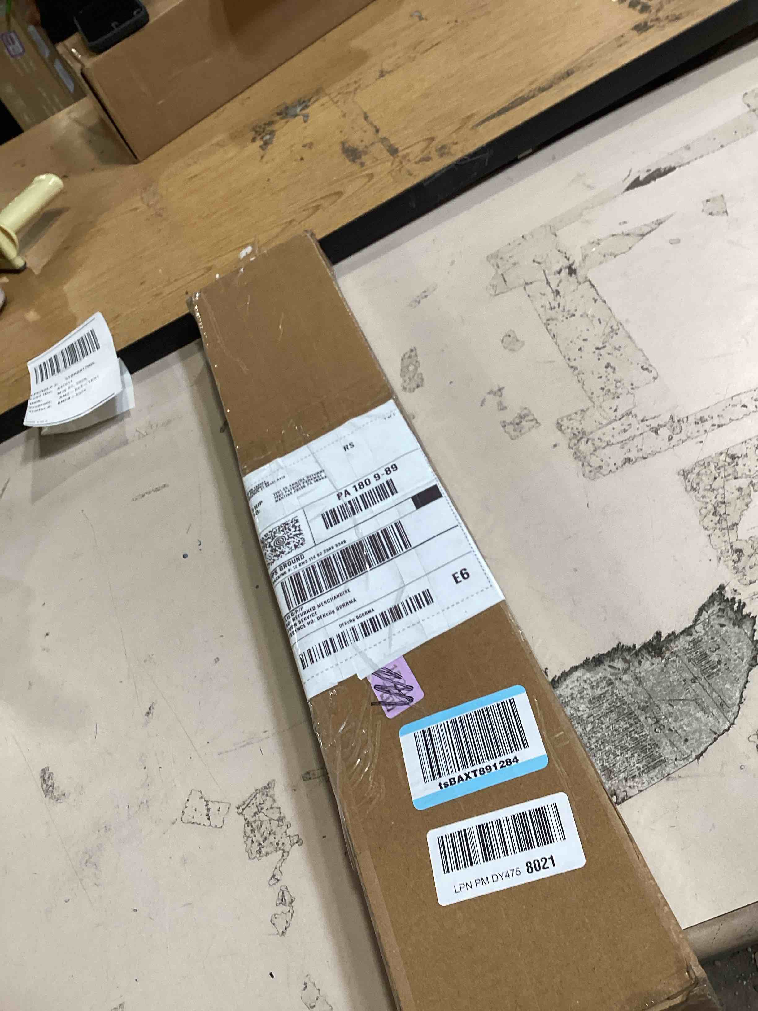 https://s3.amazonaws.com/lotting-images-prod/bidfta/GRA2584636_1748886712944.jpeg