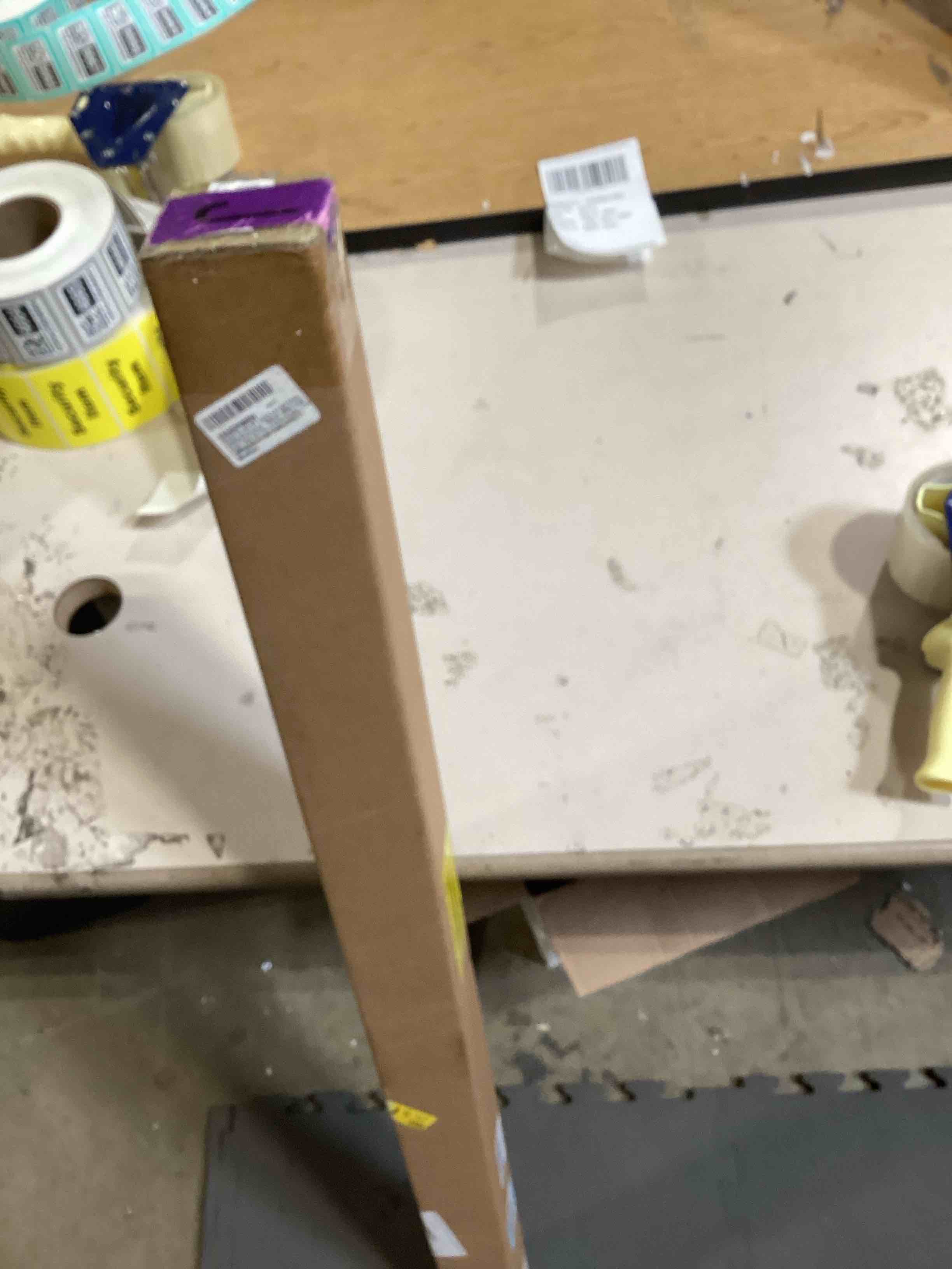 https://s3.amazonaws.com/lotting-images-prod/bidfta/GRA2584653_1748889014550.jpeg