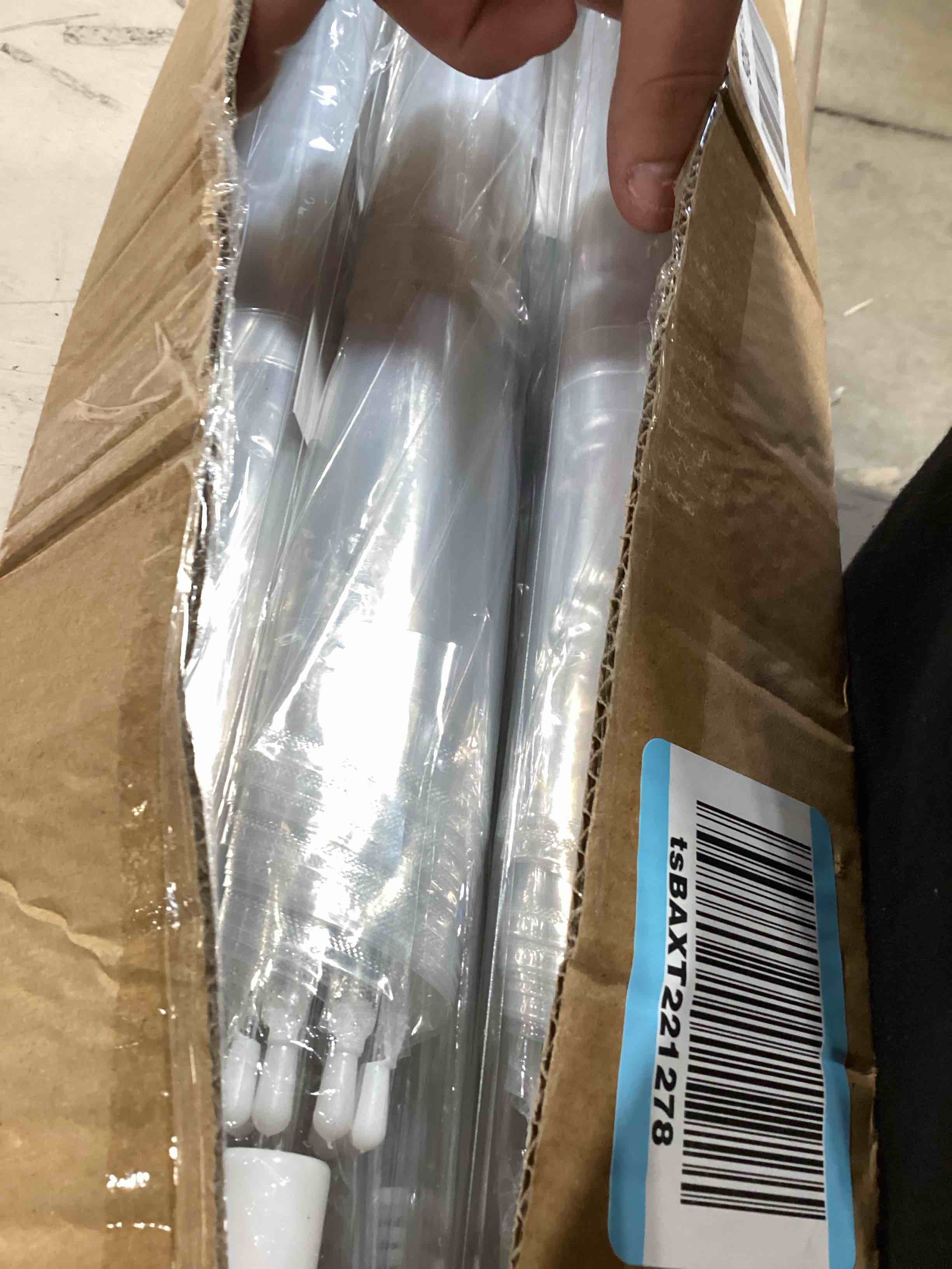 https://s3.amazonaws.com/lotting-images-prod/bidfta/GRA2584692_1748949733999.jpeg