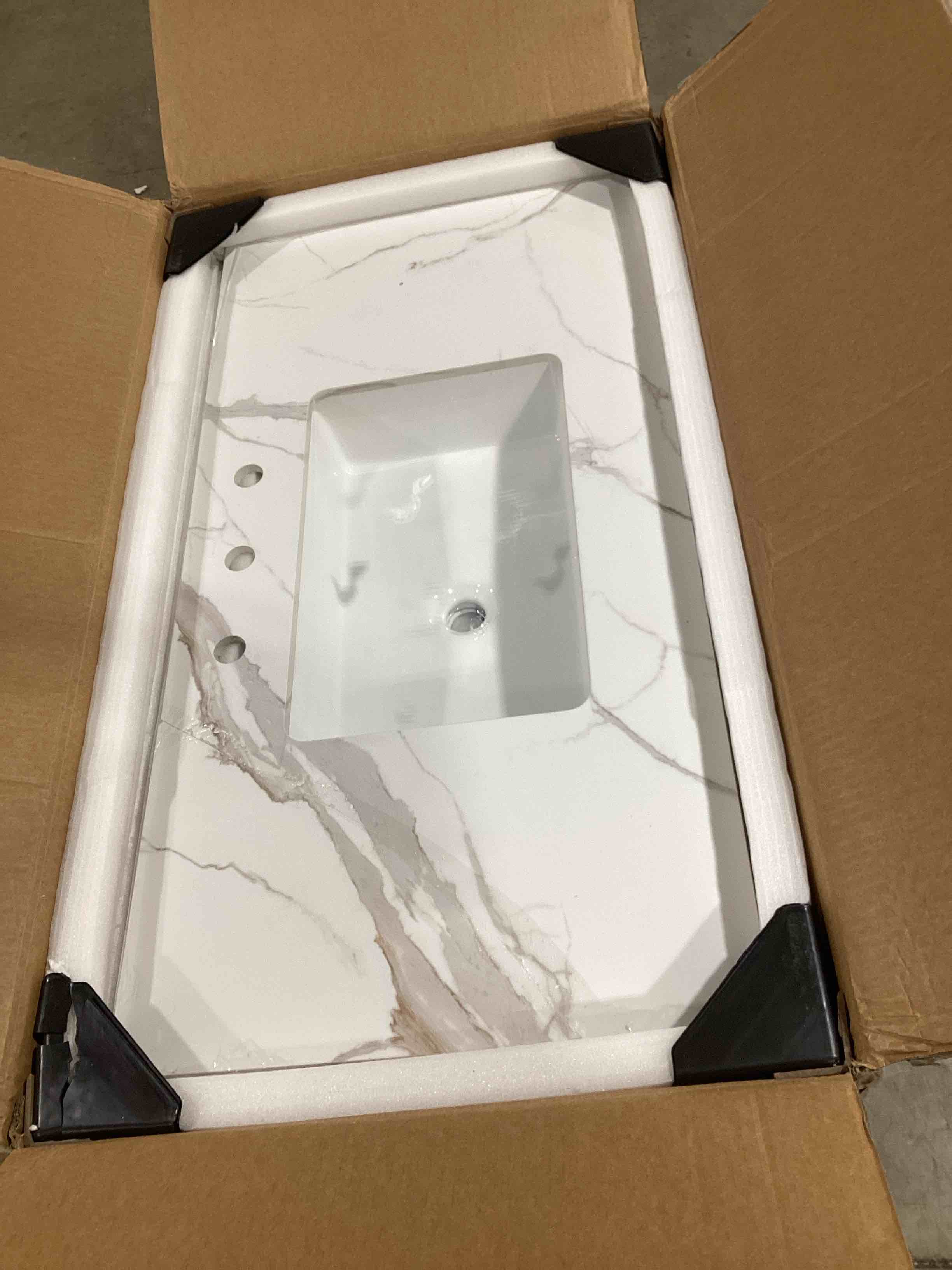 https://s3.amazonaws.com/lotting-images-prod/bidfta/GRA2587765_1749473663693.jpeg