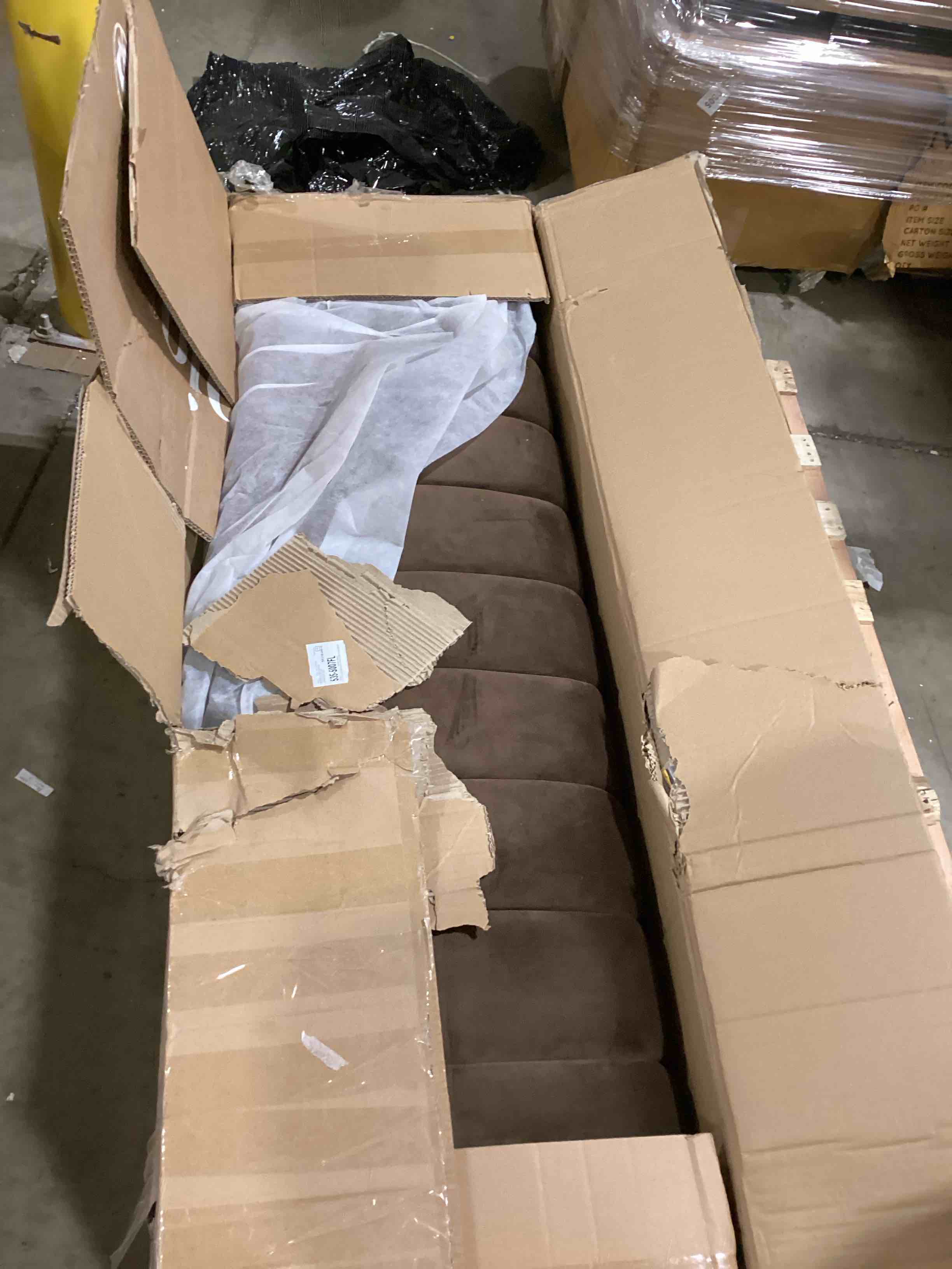https://s3.amazonaws.com/lotting-images-prod/bidfta/GRA2588250_1749836410752.jpeg