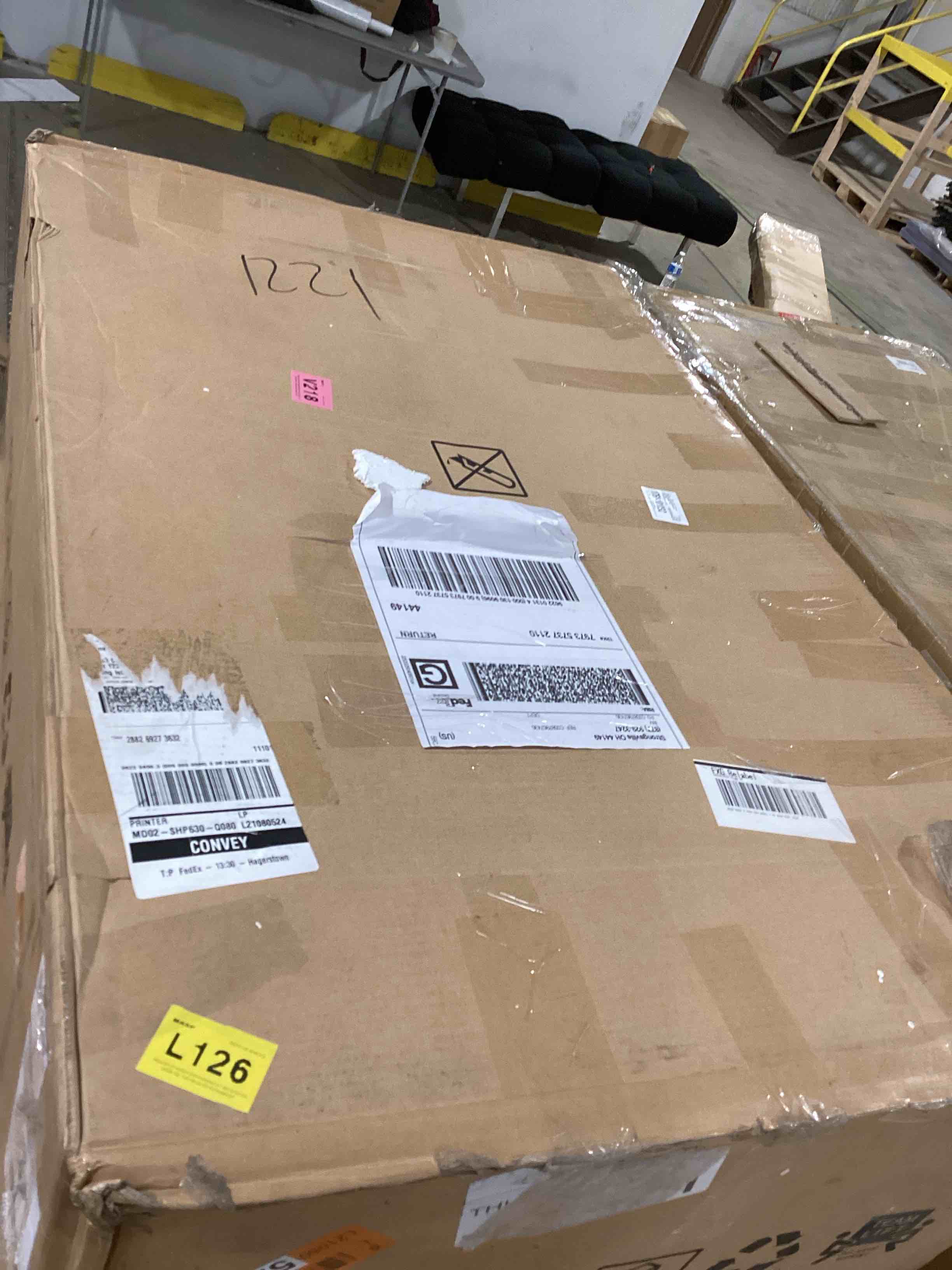 https://s3.amazonaws.com/lotting-images-prod/bidfta/GRA2588404_1750173622807.jpeg