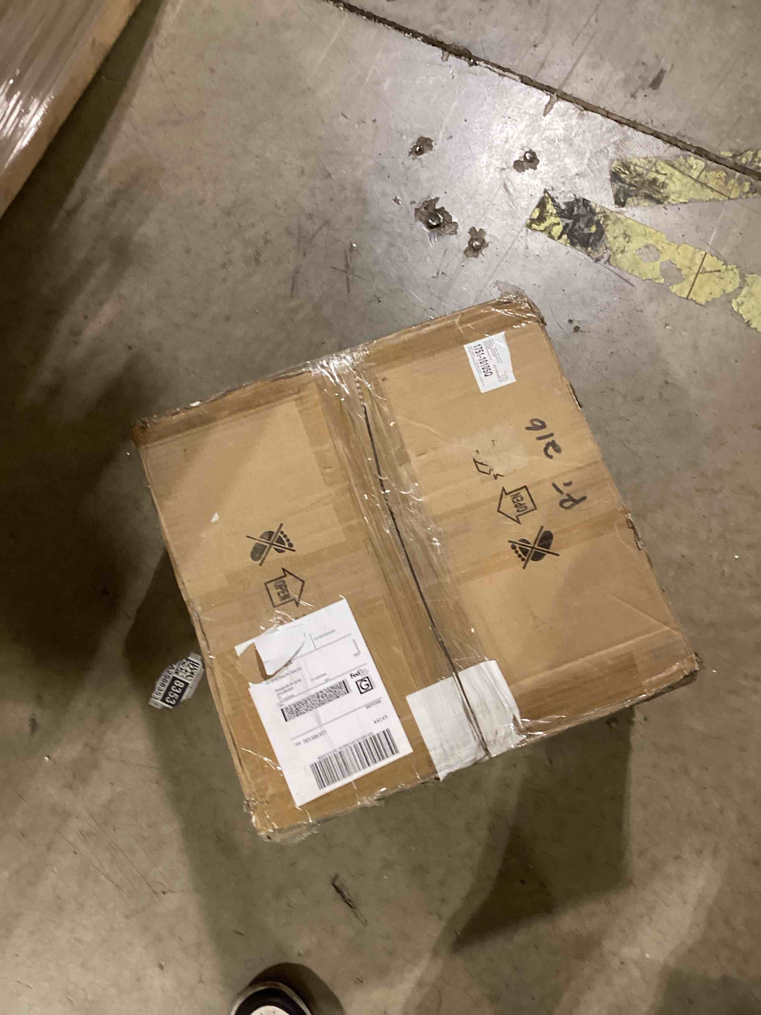 https://s3.amazonaws.com/lotting-images-prod/bidfta/GRA2588426_1750247657109.jpeg