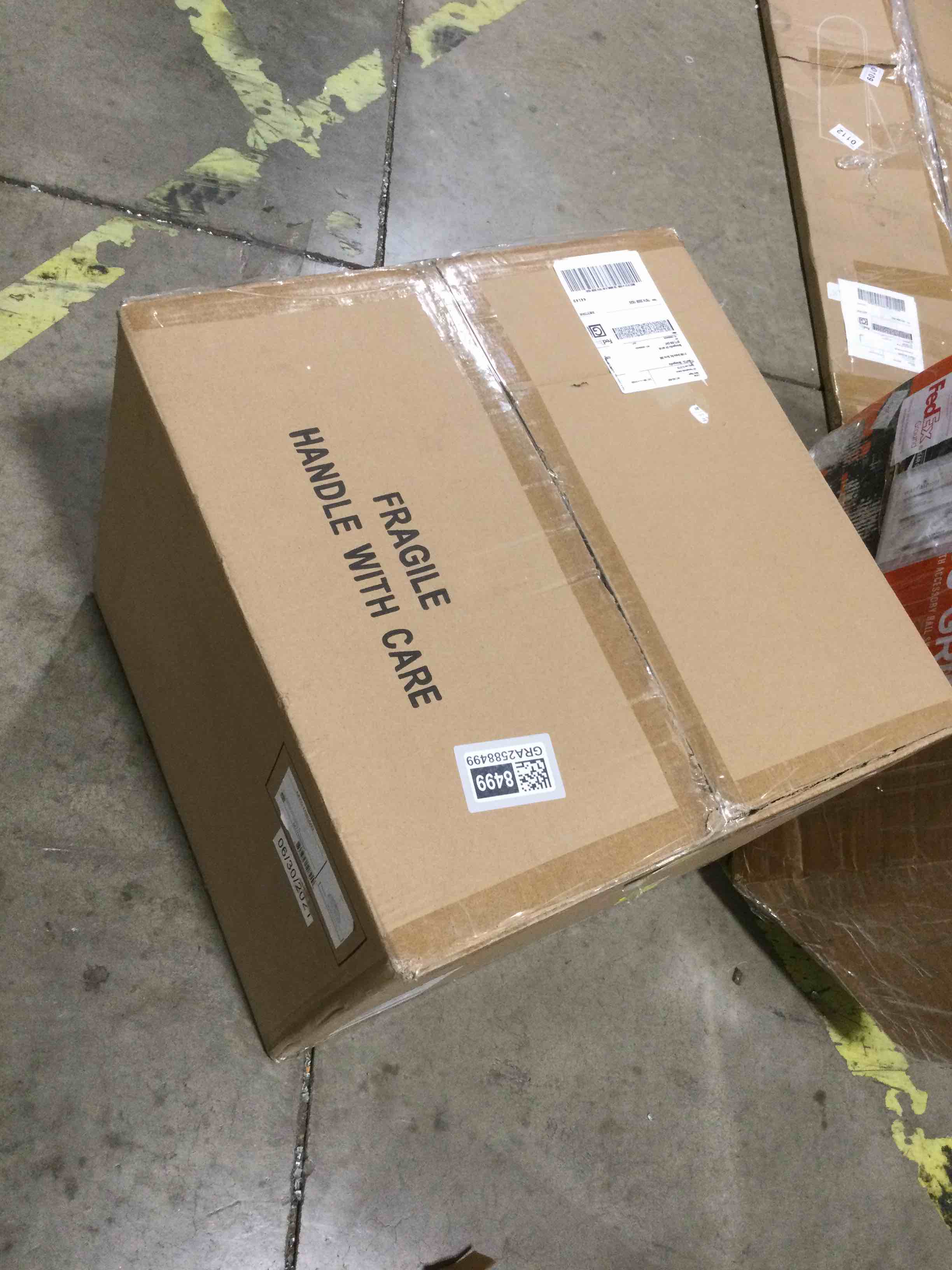 https://s3.amazonaws.com/lotting-images-prod/bidfta/GRA2588499_1750260445496.jpeg