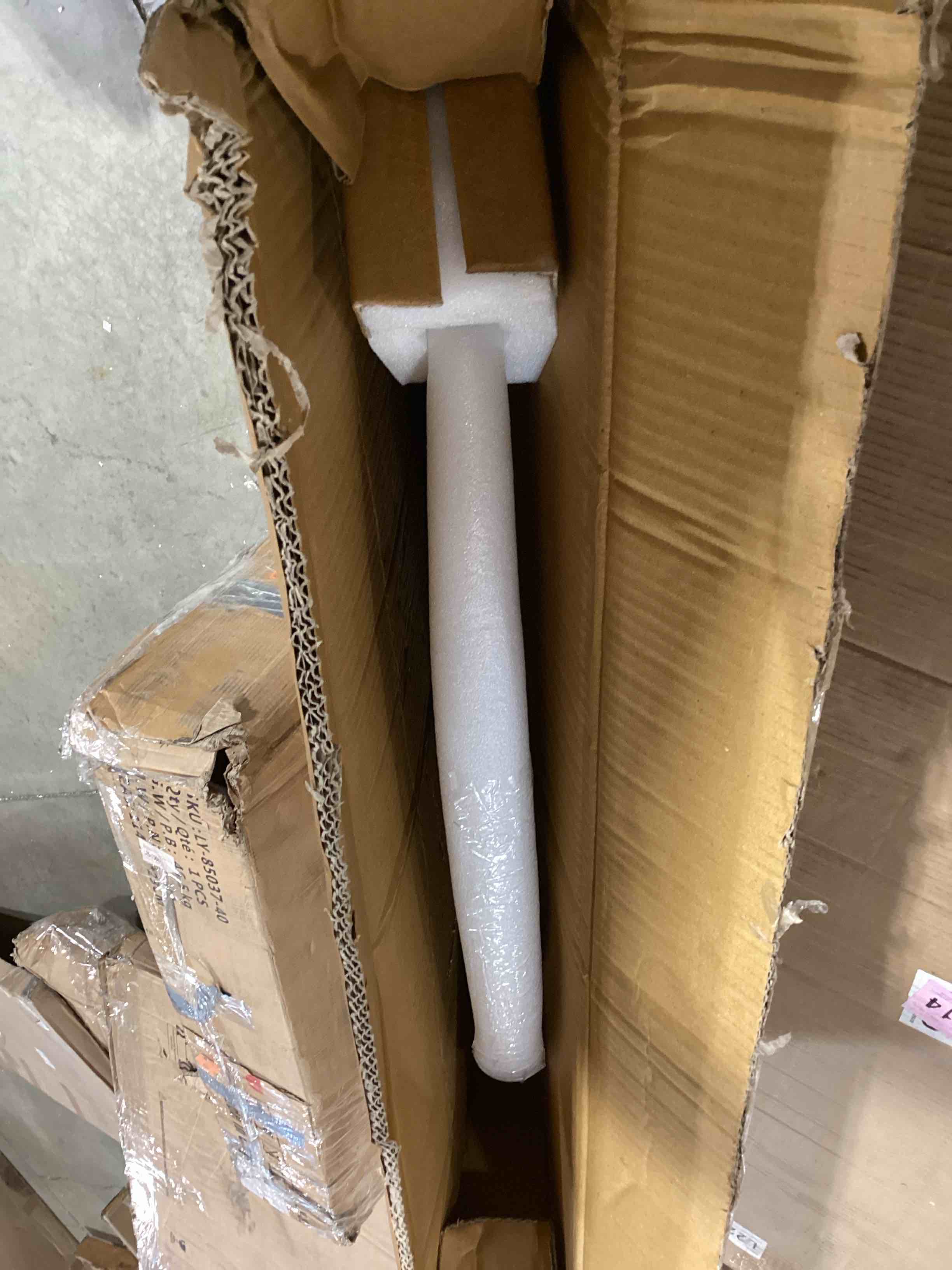 https://s3.amazonaws.com/lotting-images-prod/bidfta/GRA2588573_1750338126775.jpeg