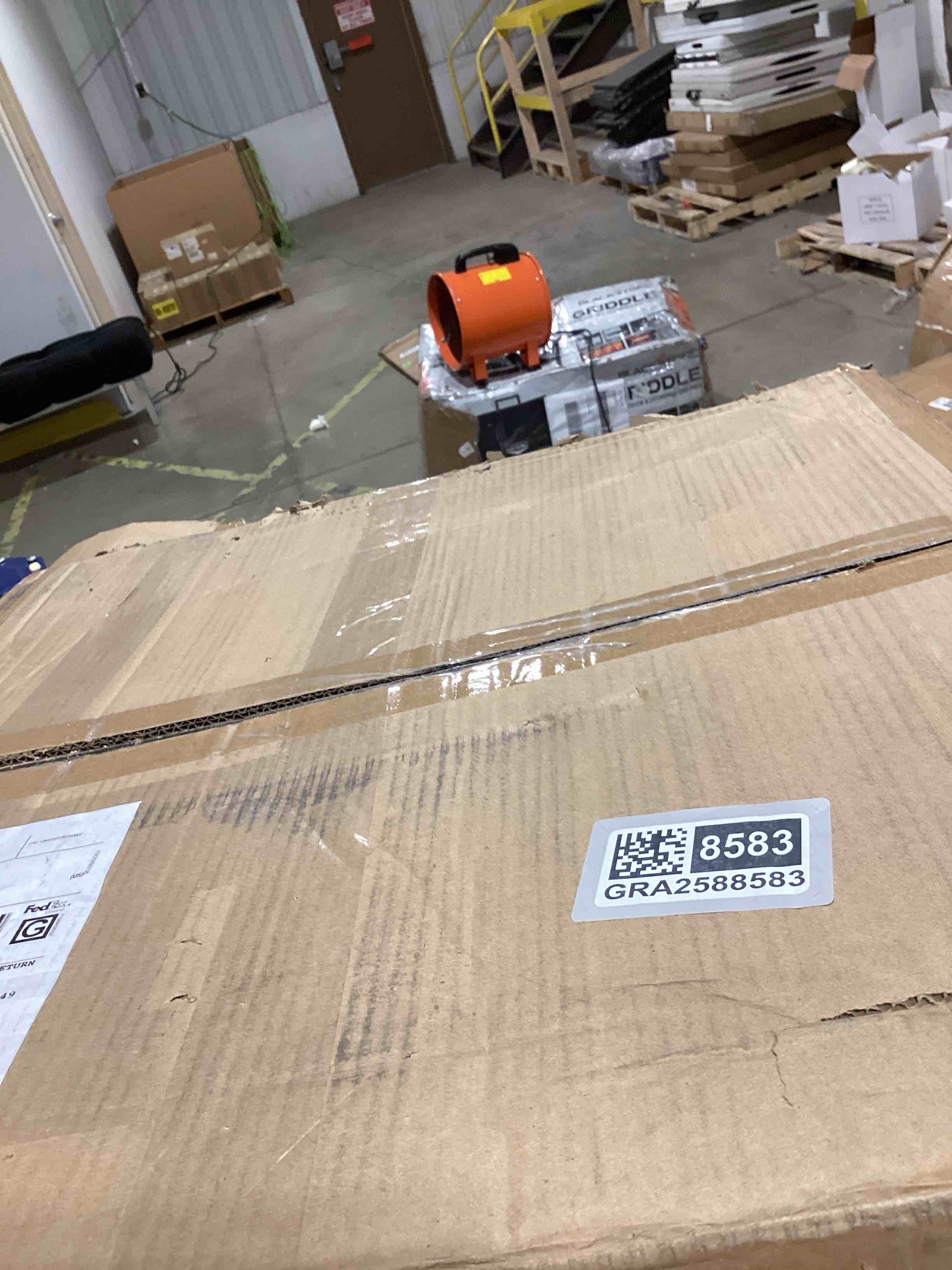 https://s3.amazonaws.com/lotting-images-prod/bidfta/GRA2588583_1750345394826.jpeg