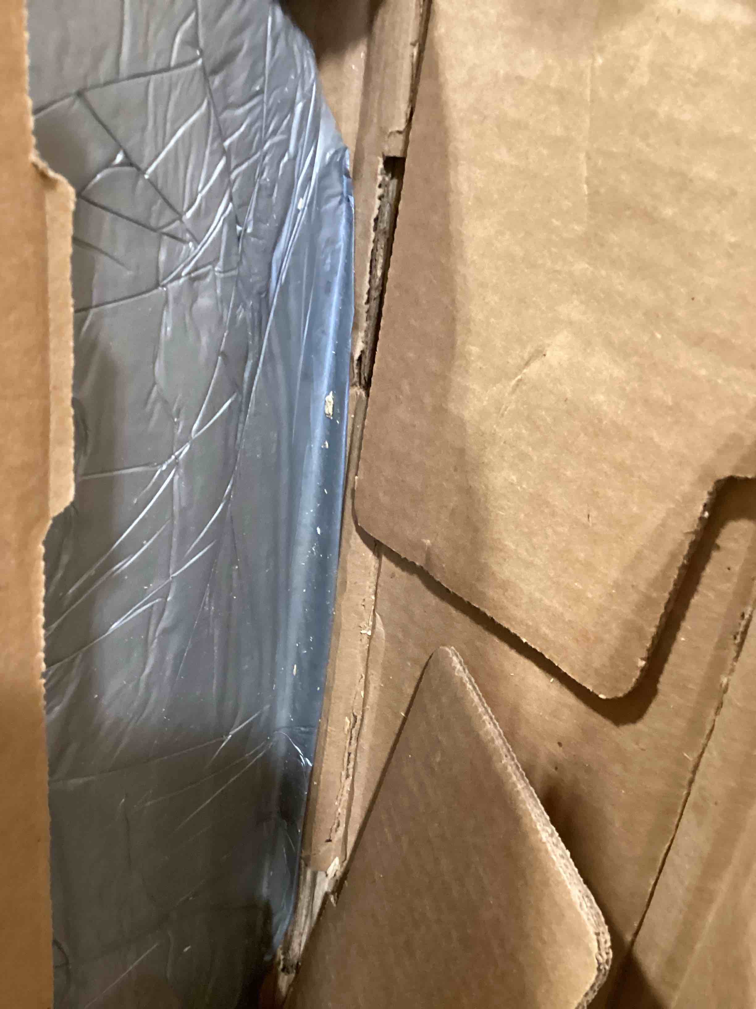 https://s3.amazonaws.com/lotting-images-prod/bidfta/GRA2588705_1750426841131.jpeg