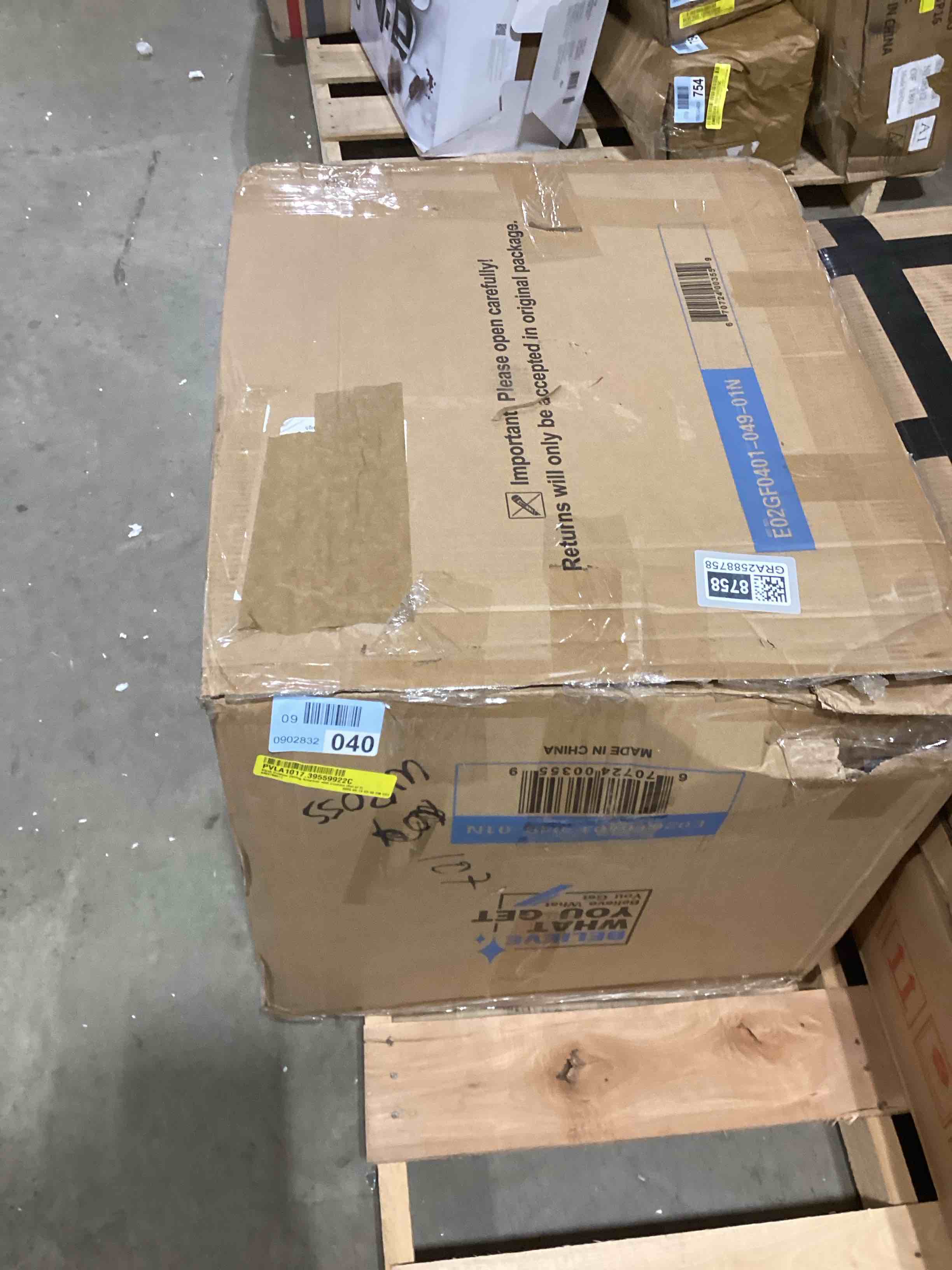 https://s3.amazonaws.com/lotting-images-prod/bidfta/GRA2588758_1750434055194.jpeg