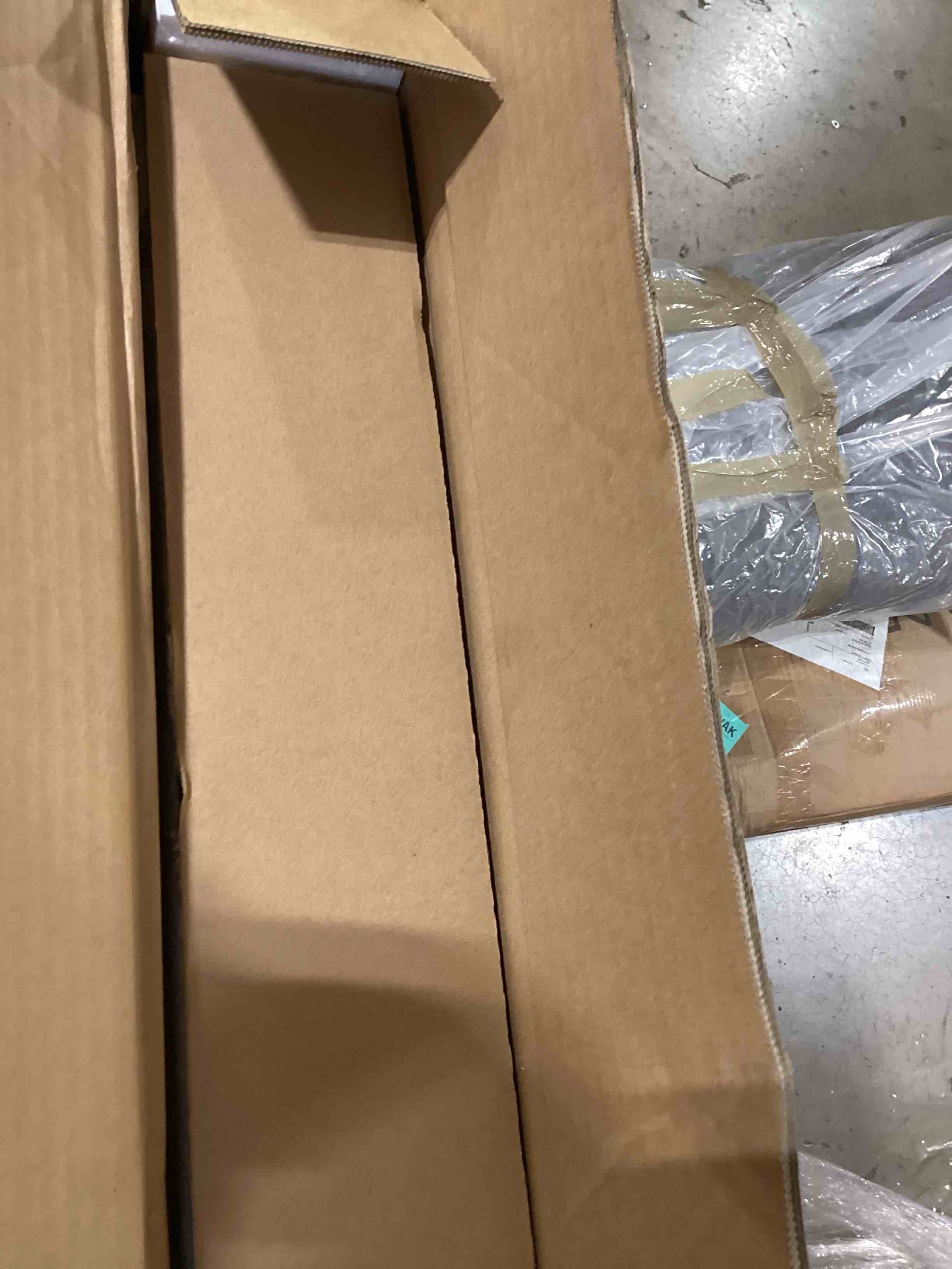 https://s3.amazonaws.com/lotting-images-prod/bidfta/GRA2588987_1750774172906.jpeg