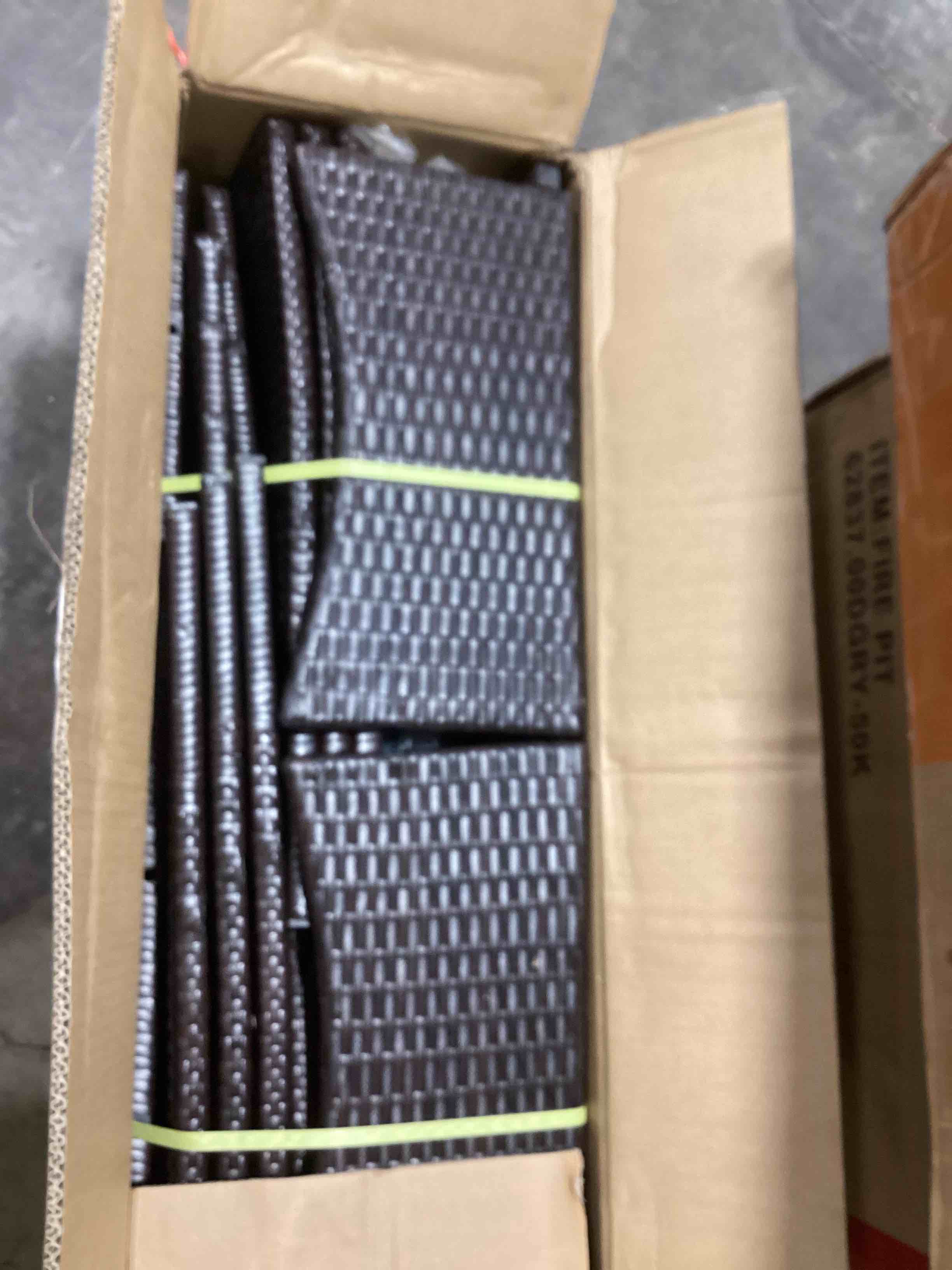 https://s3.amazonaws.com/lotting-images-prod/bidfta/GRA2589079_1750851312942.jpeg
