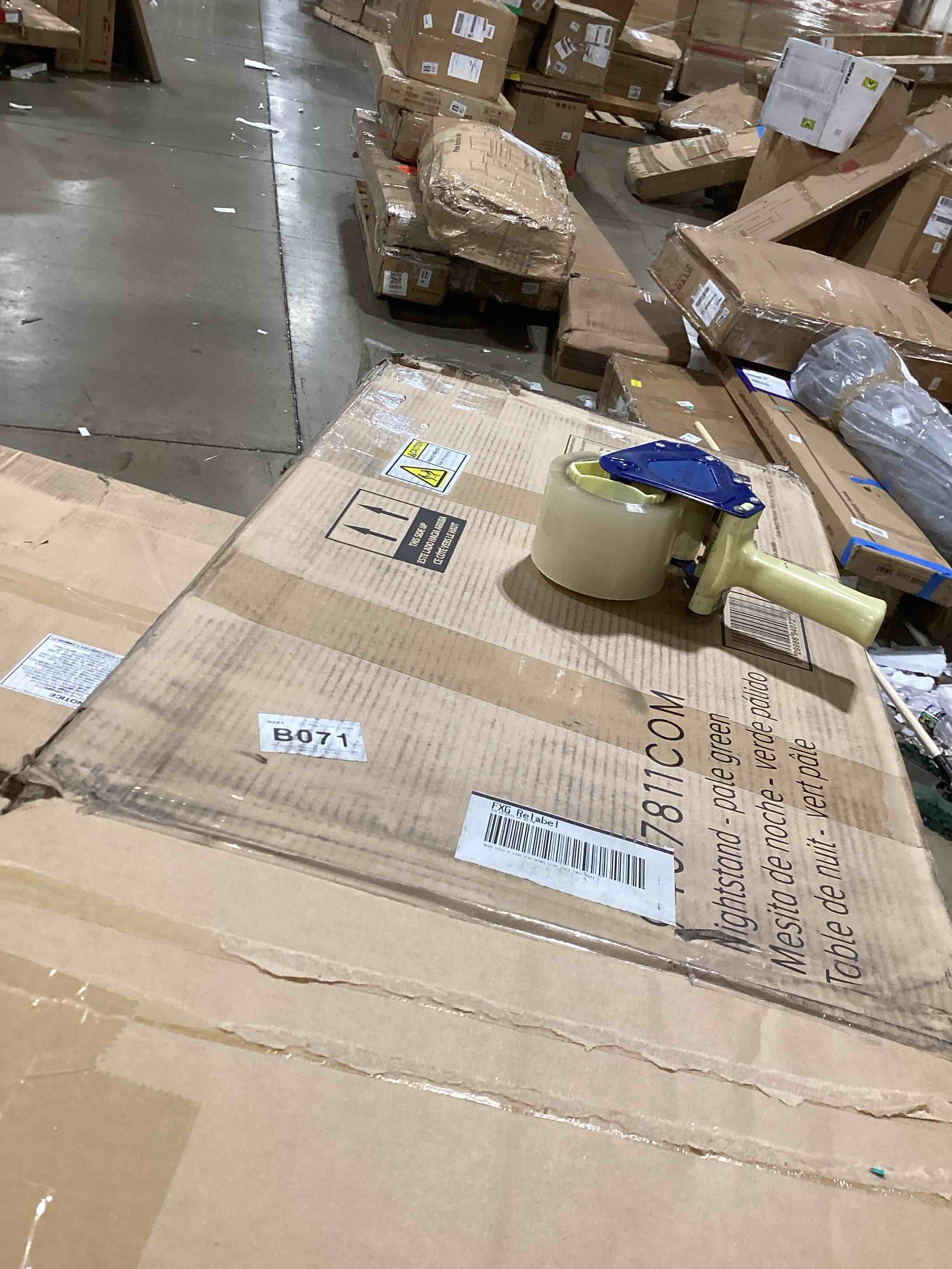 https://s3.amazonaws.com/lotting-images-prod/bidfta/GRA2589211_1750948397766.jpeg