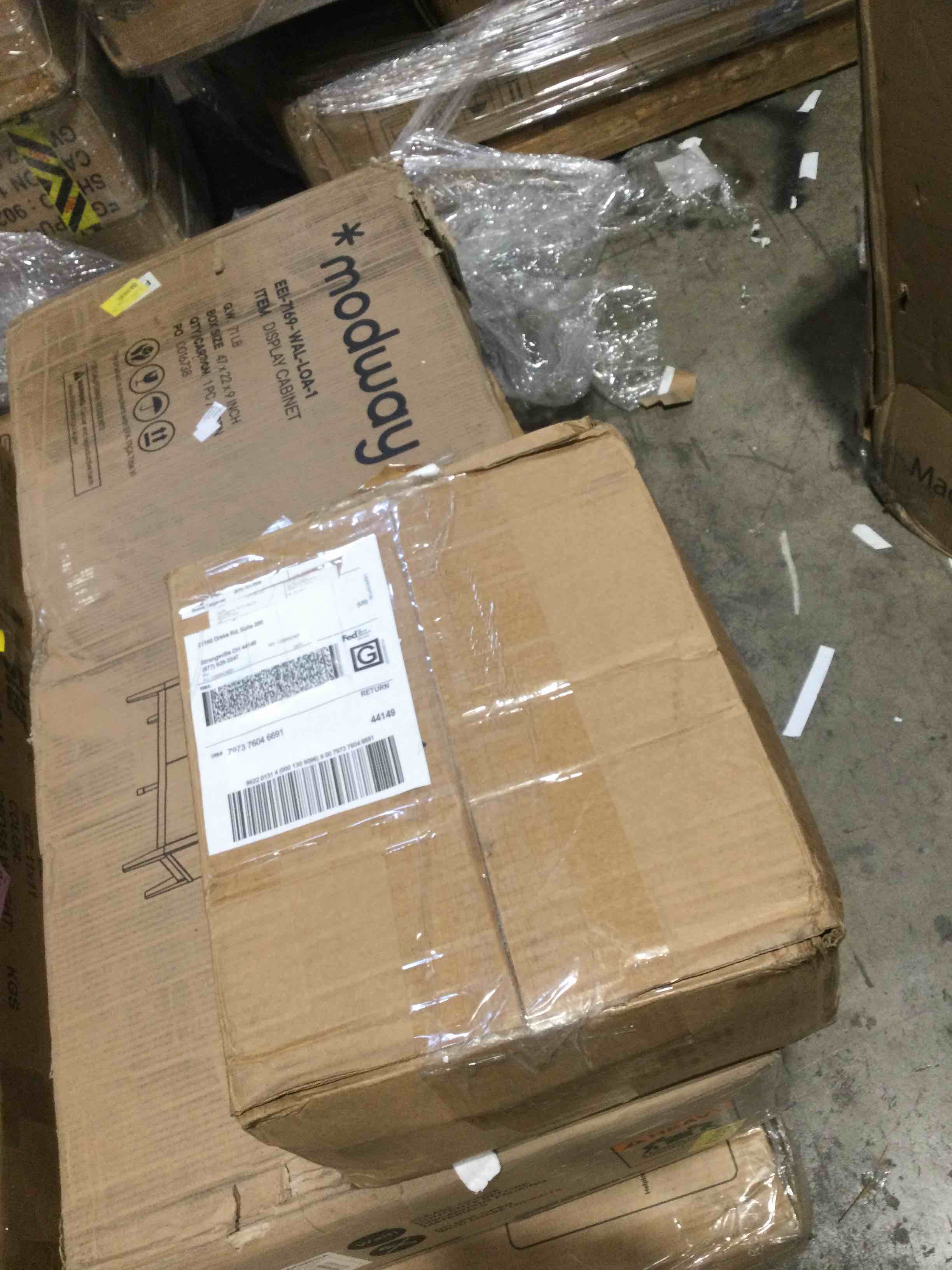 https://s3.amazonaws.com/lotting-images-prod/bidfta/GRA2589225_1750940100229.jpeg