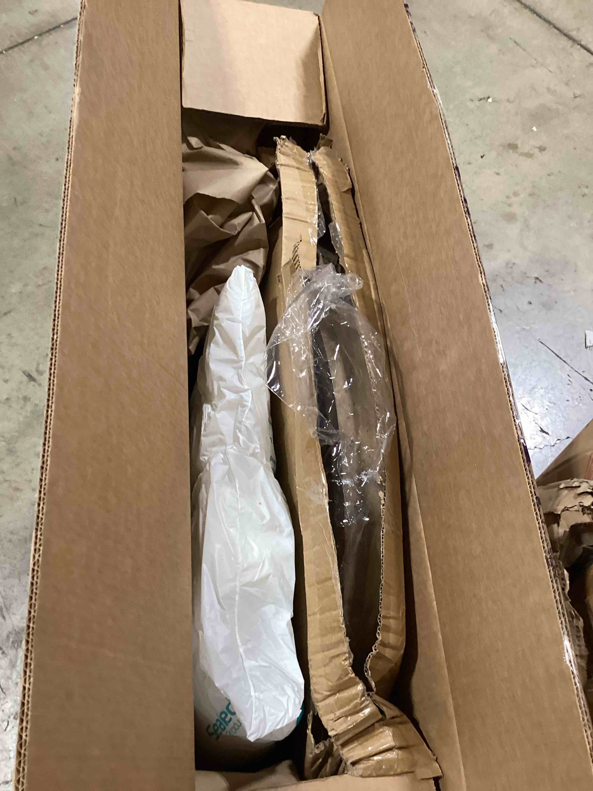 https://s3.amazonaws.com/lotting-images-prod/bidfta/GRA2589234_1750952173062.jpeg