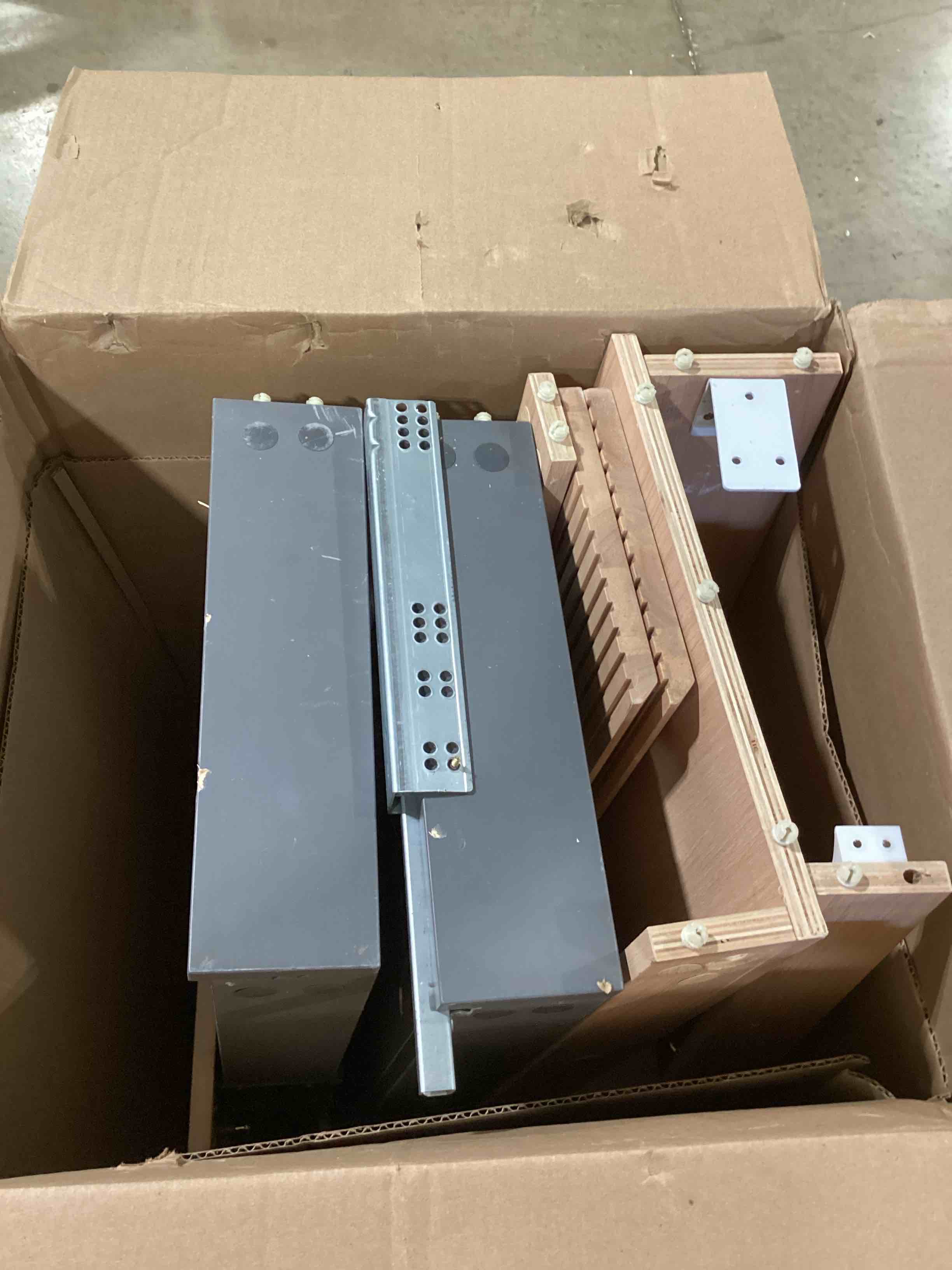 https://s3.amazonaws.com/lotting-images-prod/bidfta/GRA2589348_1751048169807.jpeg