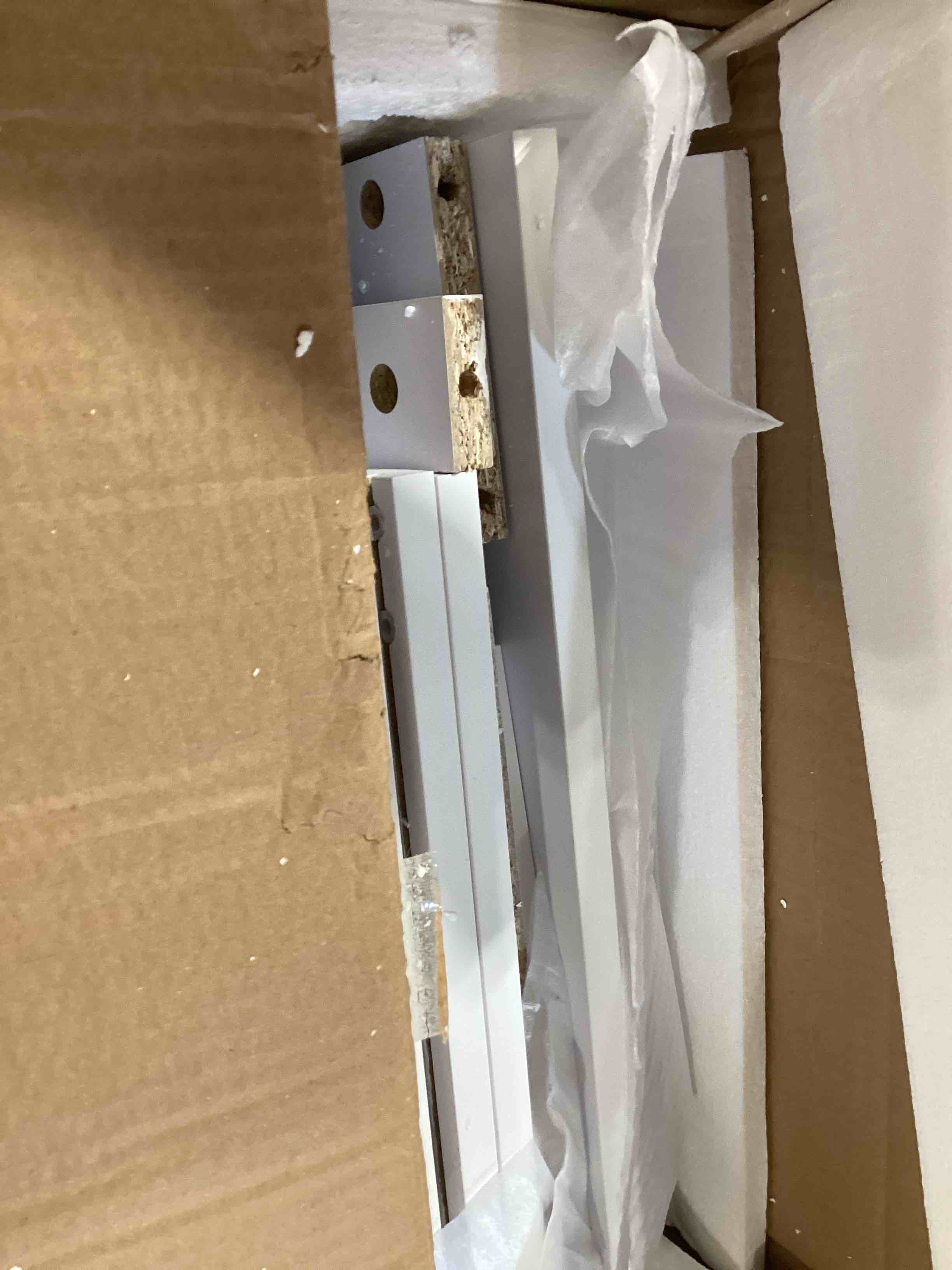 https://s3.amazonaws.com/lotting-images-prod/bidfta/GRA2589609_1751459653104.jpeg