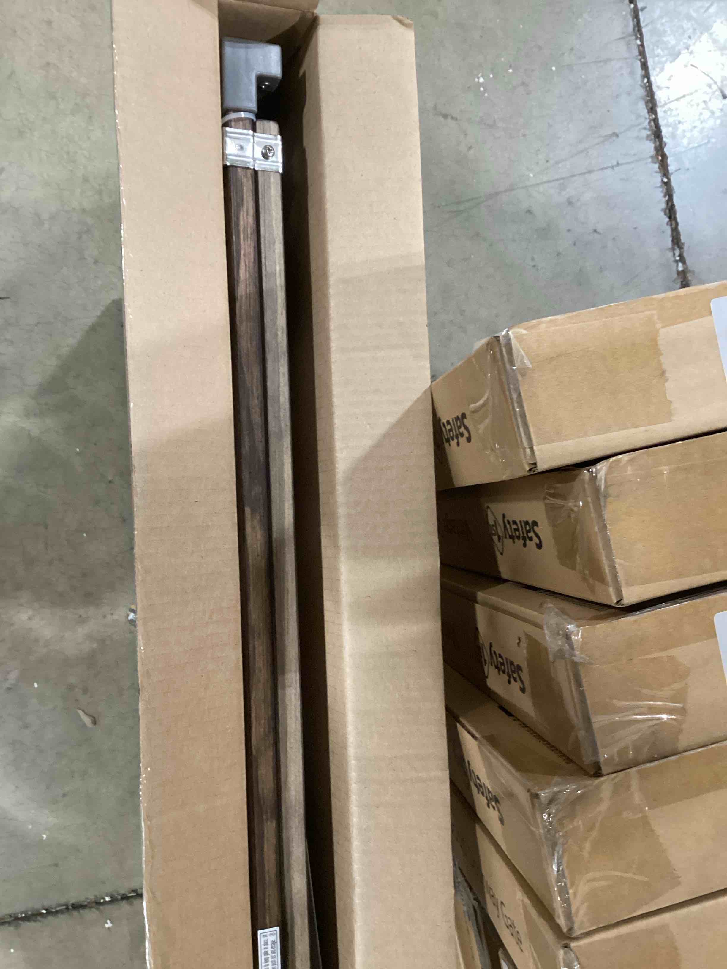 https://s3.amazonaws.com/lotting-images-prod/bidfta/GRA2589864_1751976841161.jpeg
