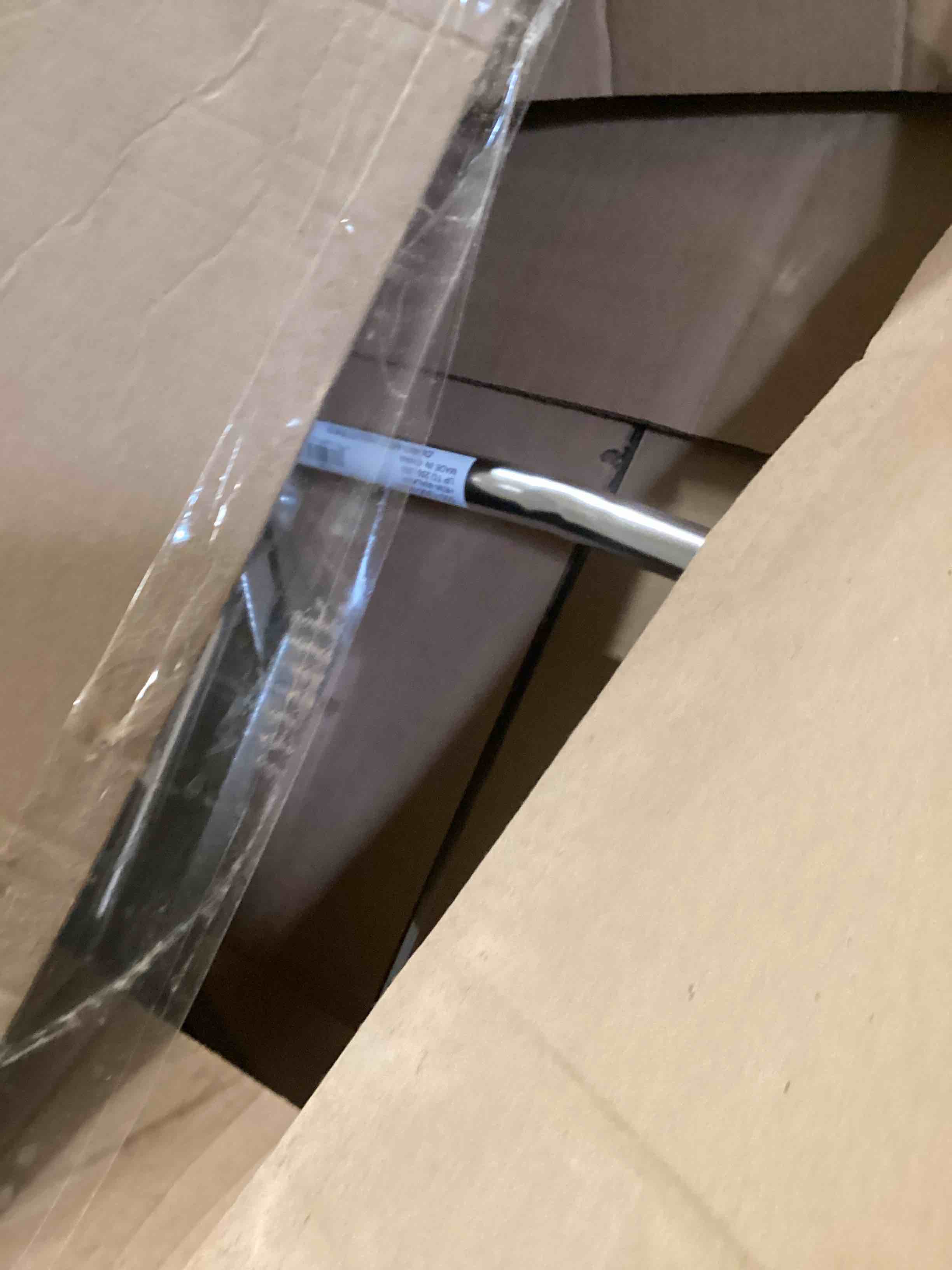 https://s3.amazonaws.com/lotting-images-prod/bidfta/GRA2590024_1750678962718.jpeg