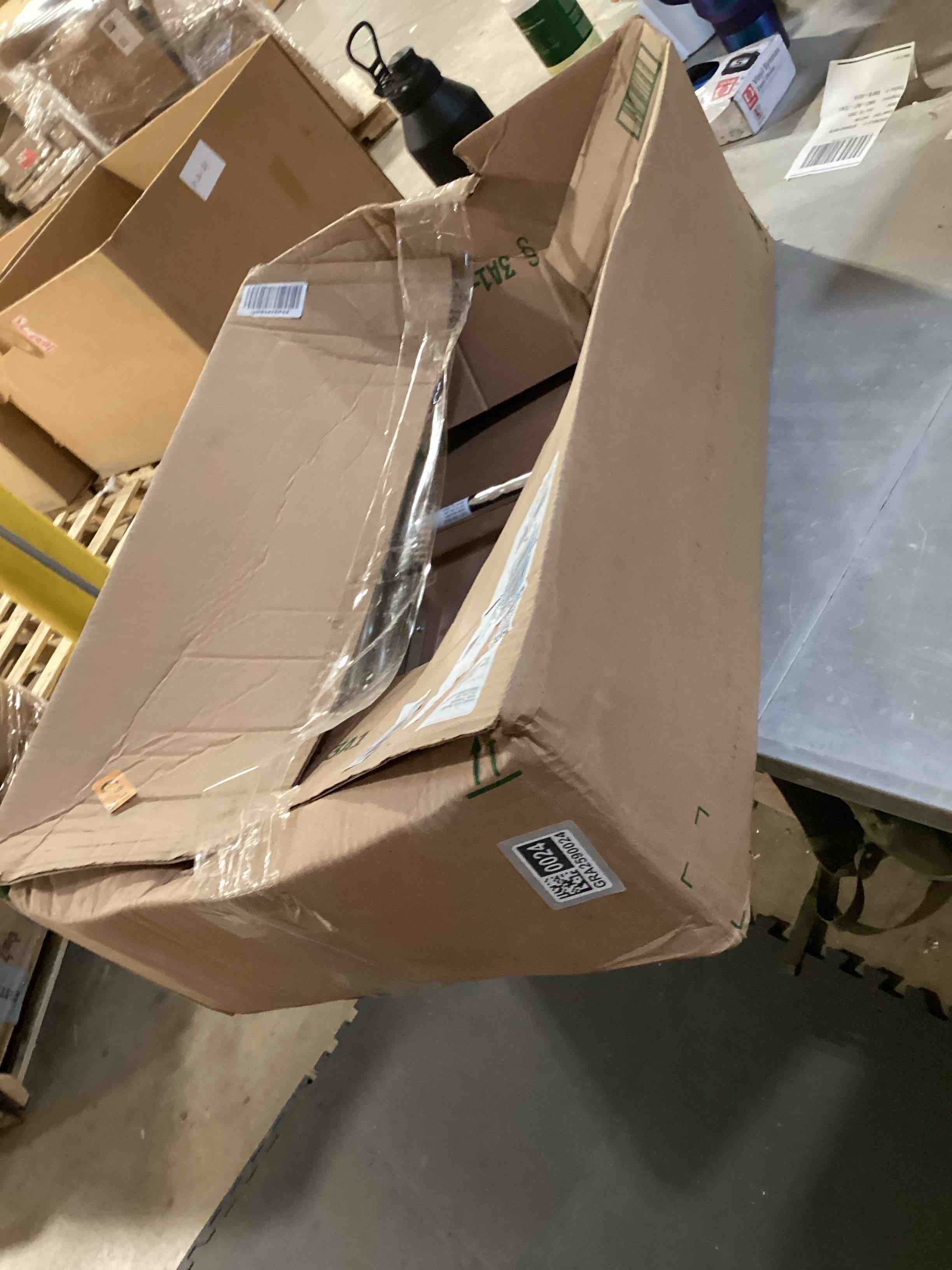 https://s3.amazonaws.com/lotting-images-prod/bidfta/GRA2590024_1750678965759.jpeg