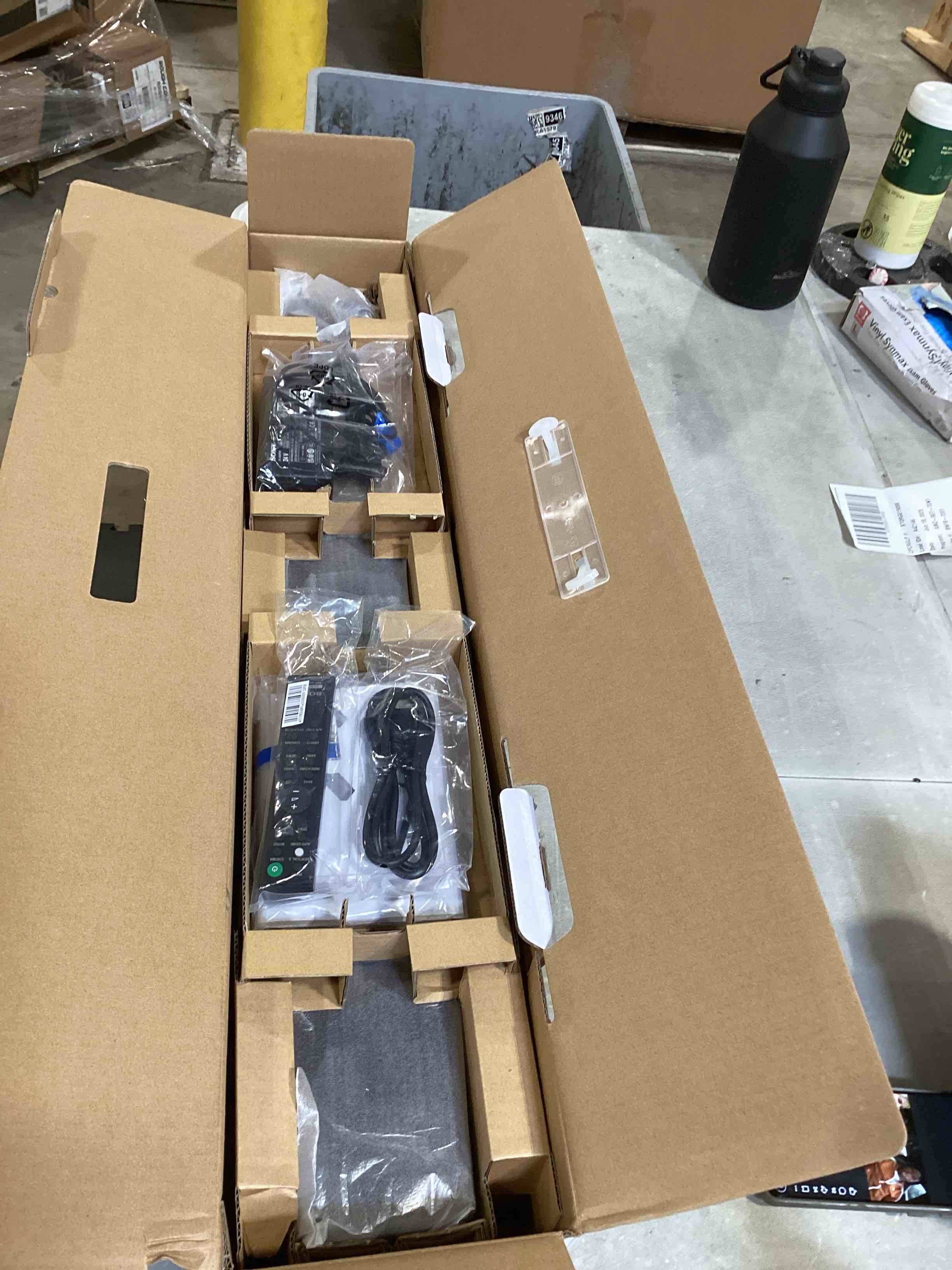 https://s3.amazonaws.com/lotting-images-prod/bidfta/GRA2590155_1750705985806.jpeg