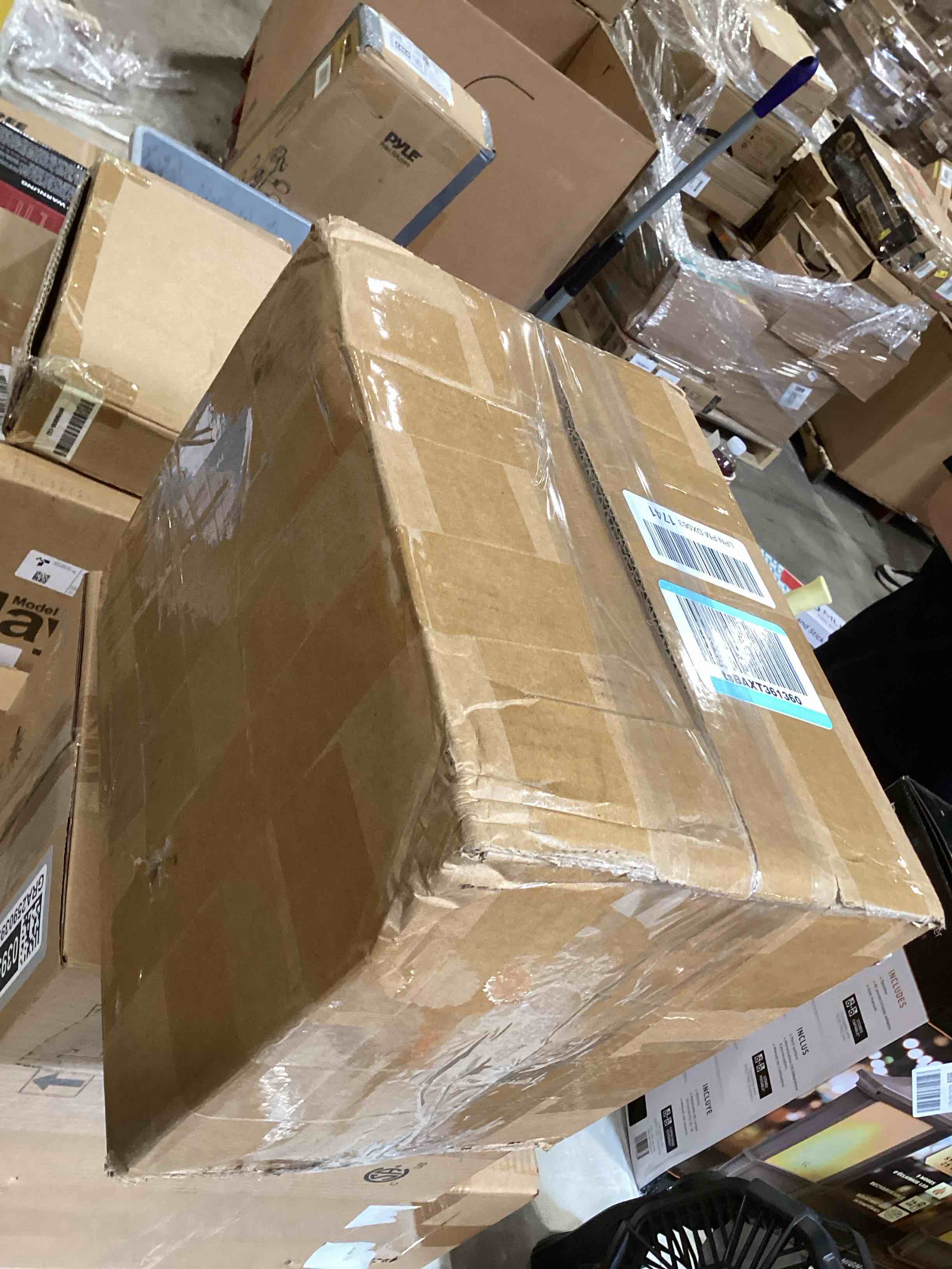 https://s3.amazonaws.com/lotting-images-prod/bidfta/GRA2590394_1750782958532.jpeg