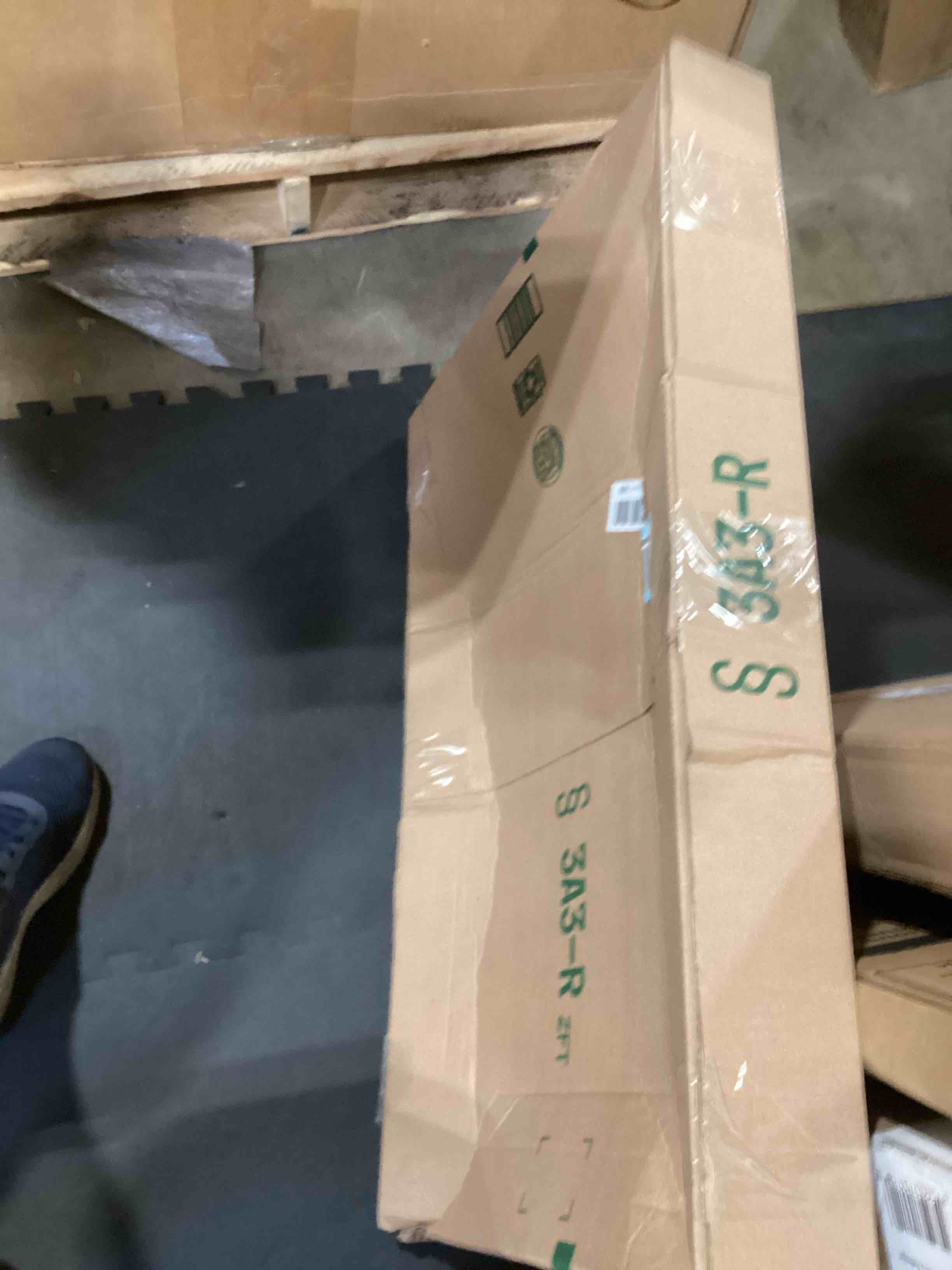 https://s3.amazonaws.com/lotting-images-prod/bidfta/GRA2590492_1750852478855.jpeg