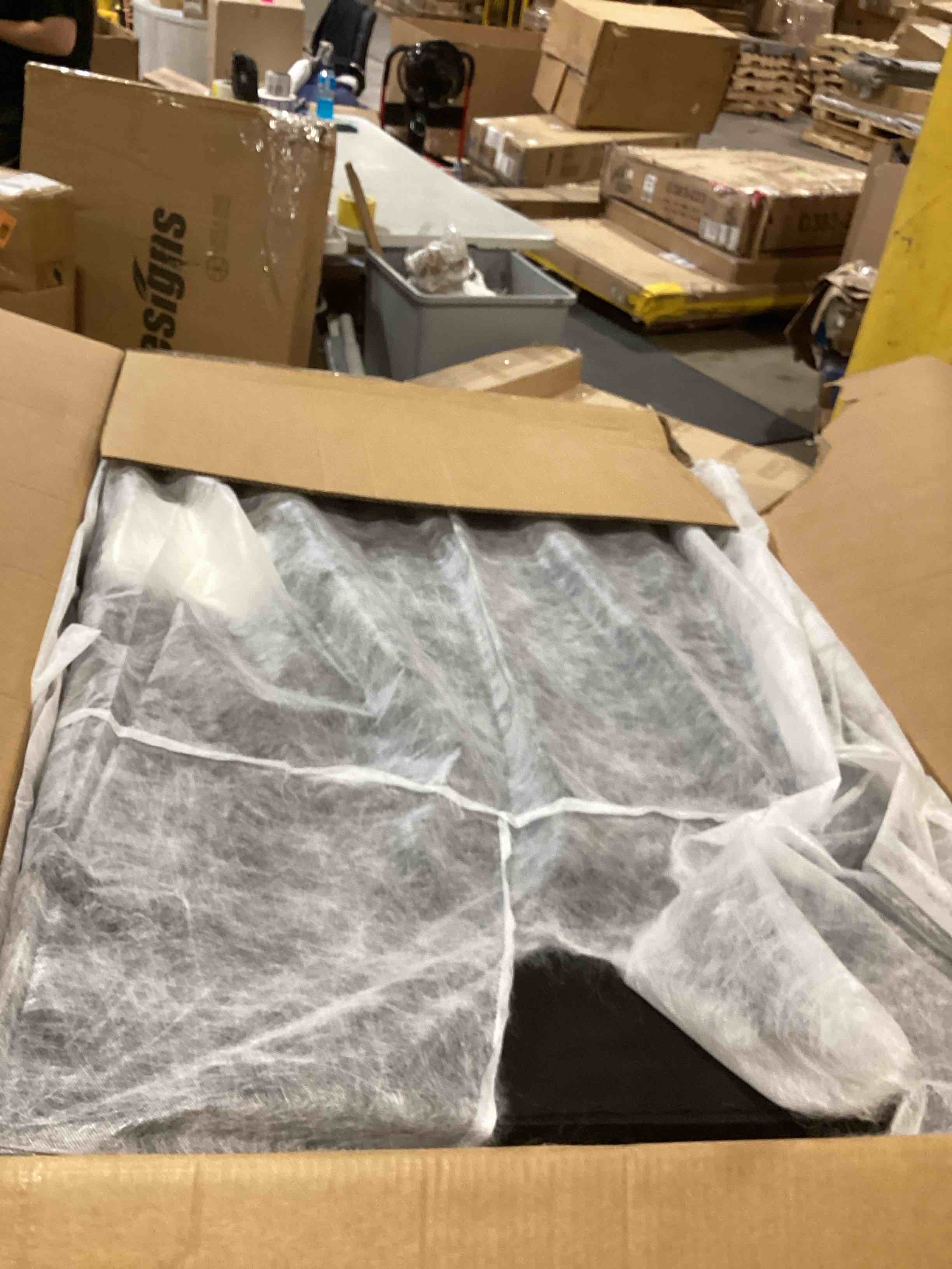 https://s3.amazonaws.com/lotting-images-prod/bidfta/GRA2592988_1752156633733.jpeg