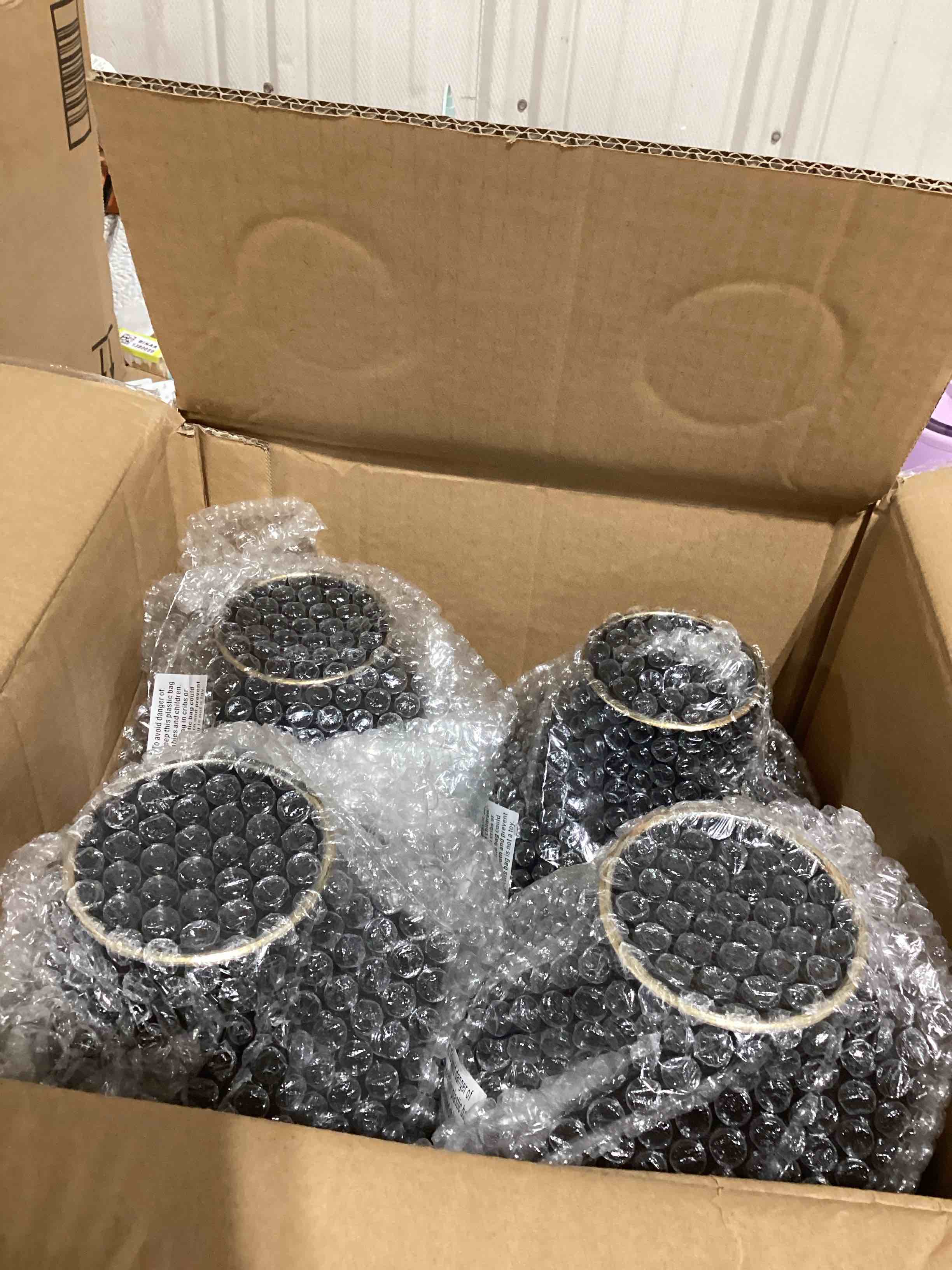 Condition photo showing Good Condition for the novogratz 10 12 h black metal vase set of 4