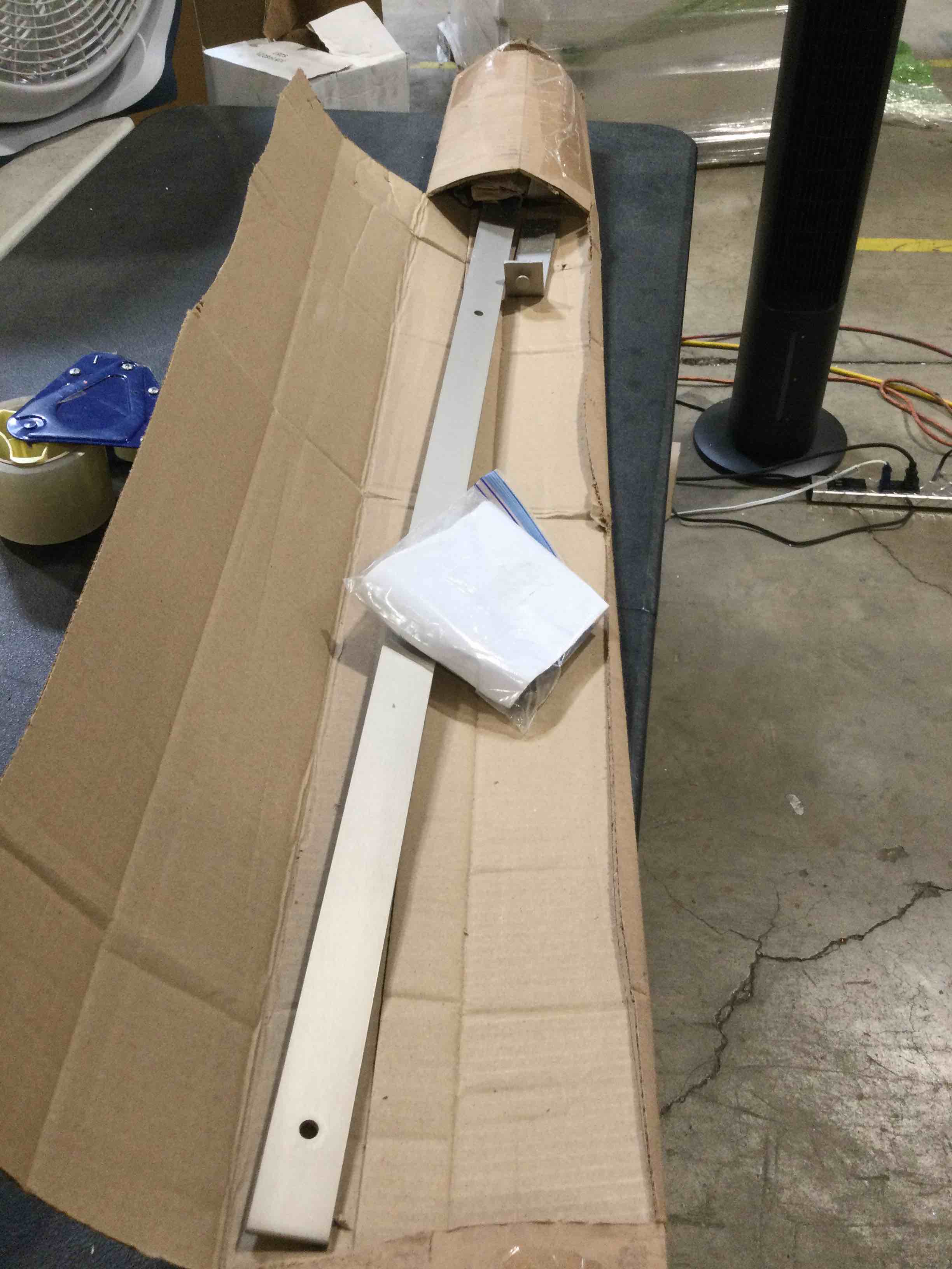 https://s3.amazonaws.com/lotting-images-prod/bidfta/GRA2596080_1751552389948.jpeg