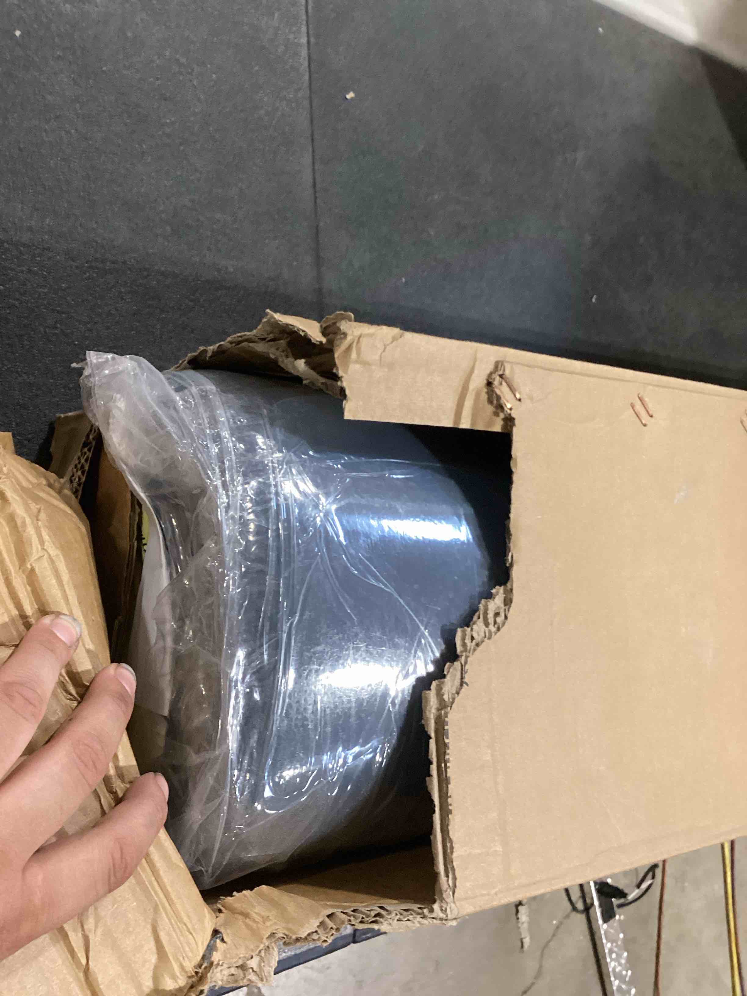 https://s3.amazonaws.com/lotting-images-prod/bidfta/GRA2596175_1751910928718.jpeg
