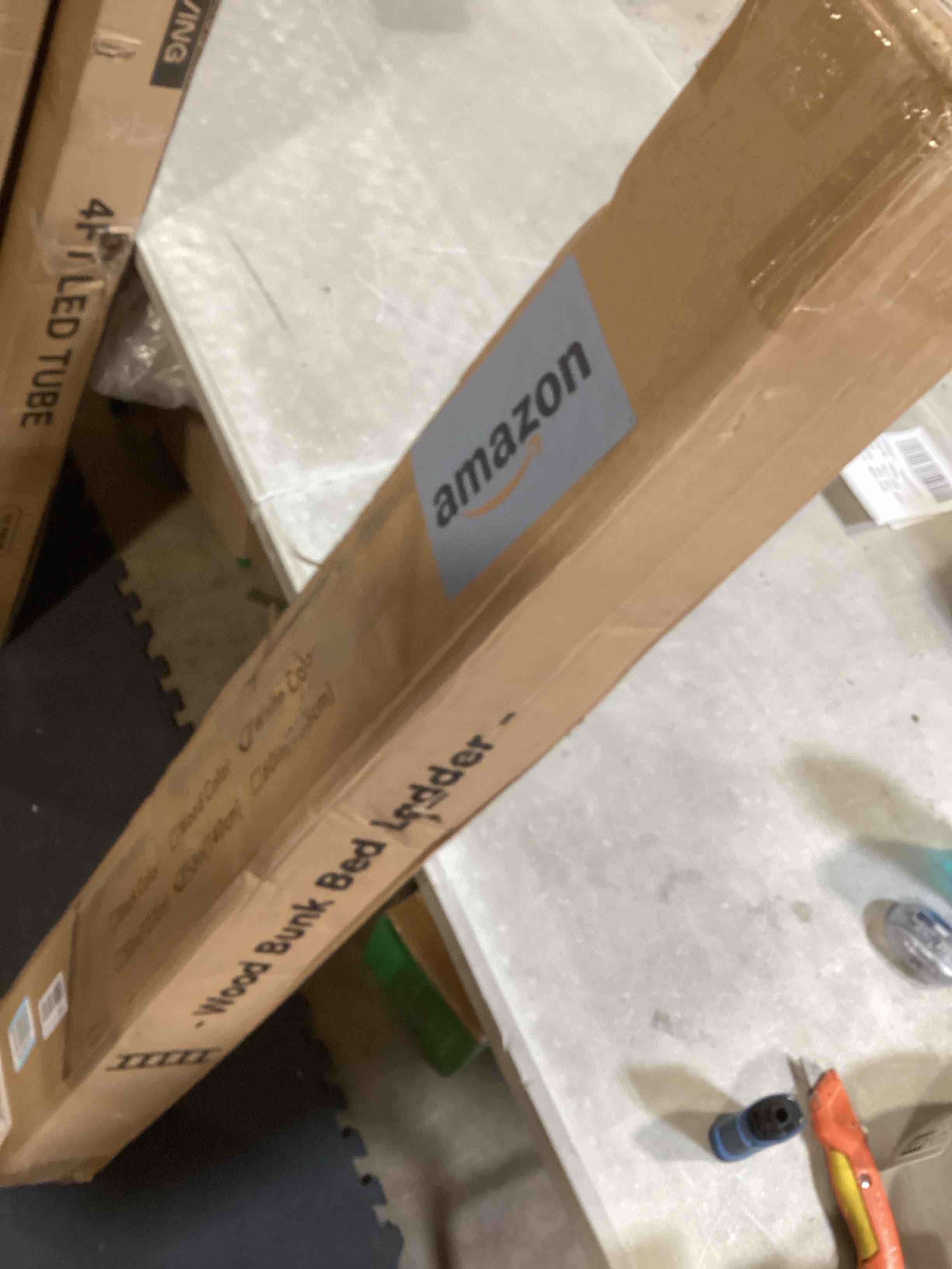https://s3.amazonaws.com/lotting-images-prod/bidfta/GRA2602031_1754498778827.jpeg