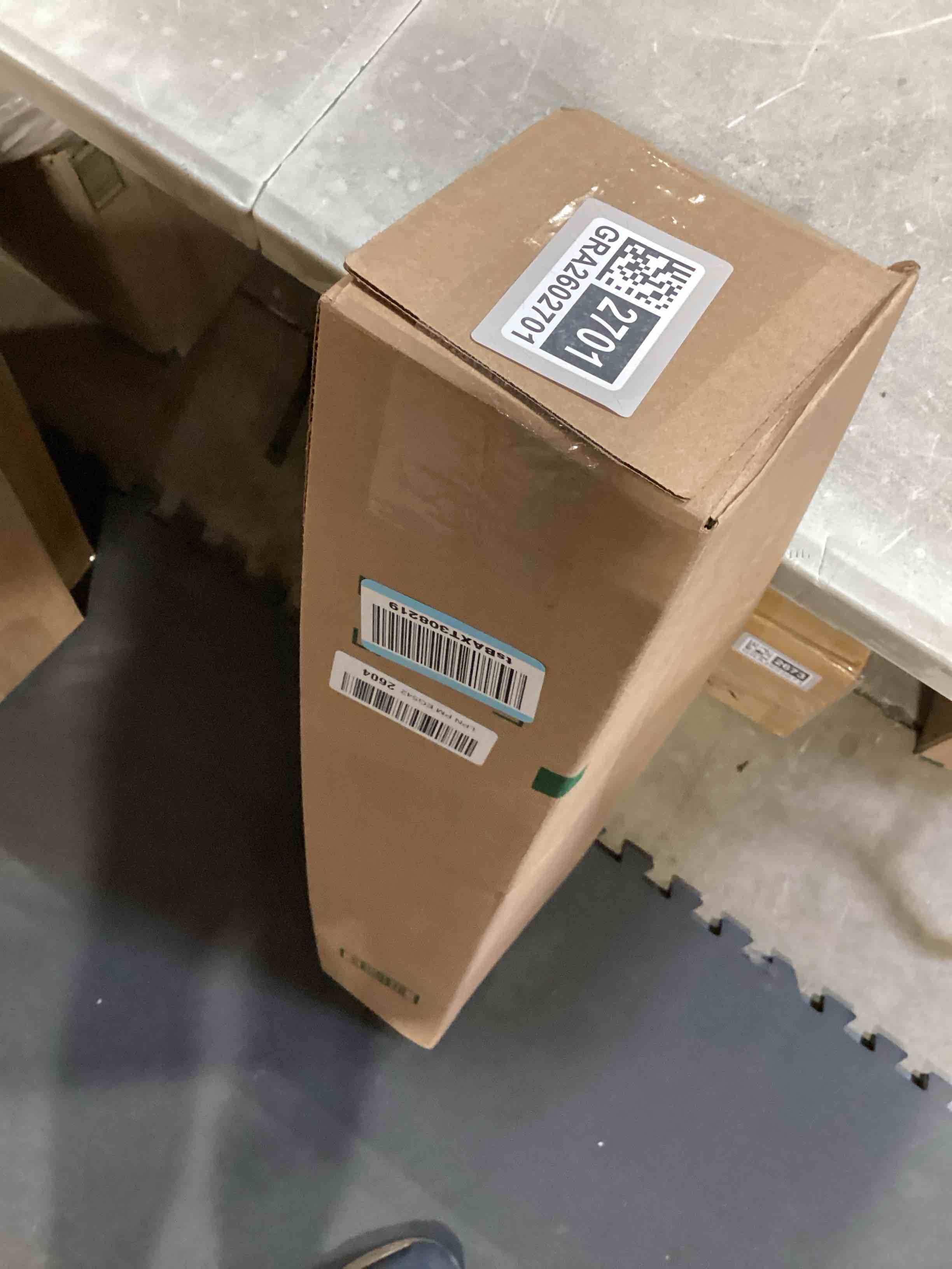 https://s3.amazonaws.com/lotting-images-prod/bidfta/GRA2602701_1754920994229.jpeg