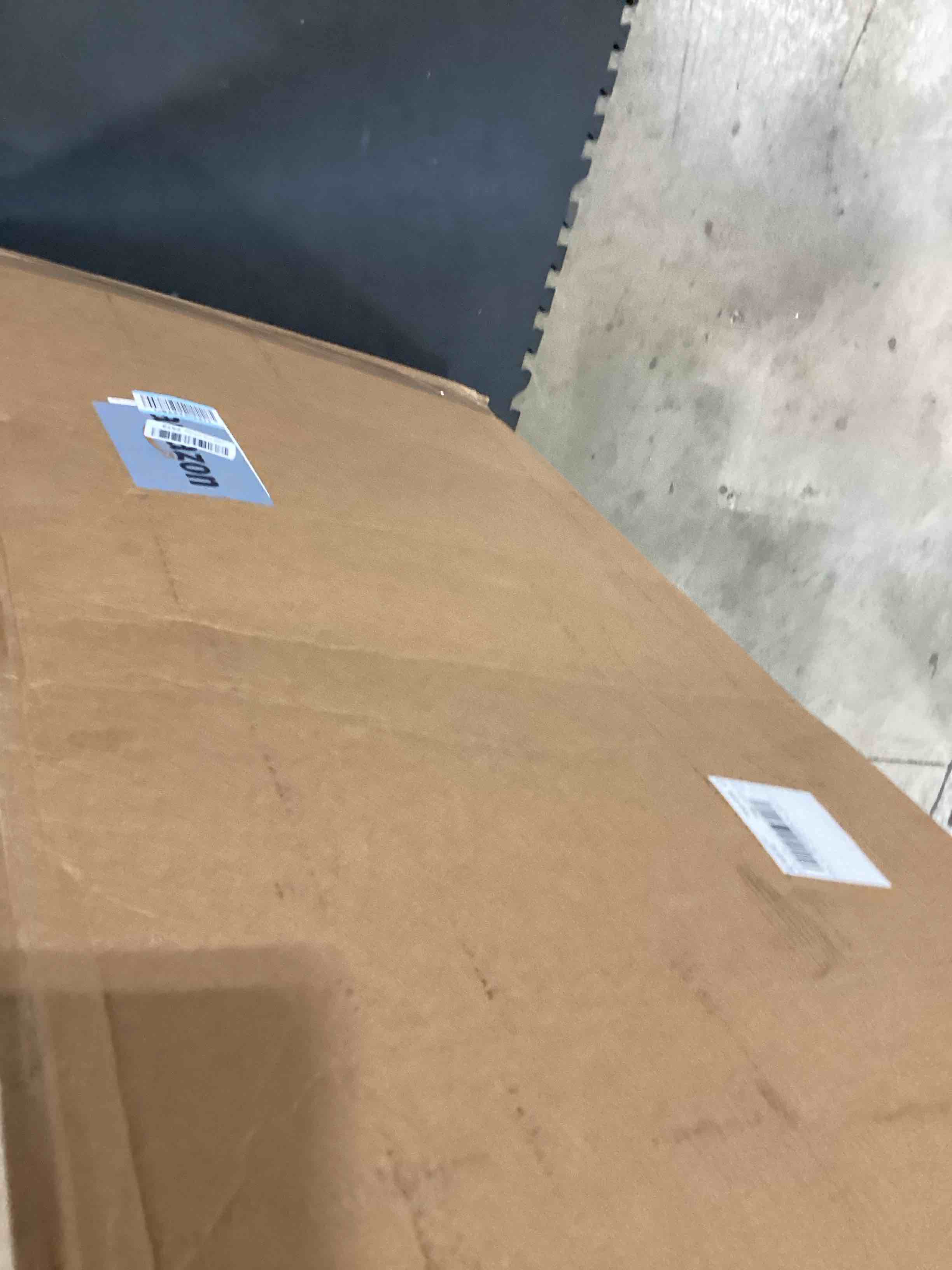 https://s3.amazonaws.com/lotting-images-prod/bidfta/GRA2602733_1754923205811.jpeg