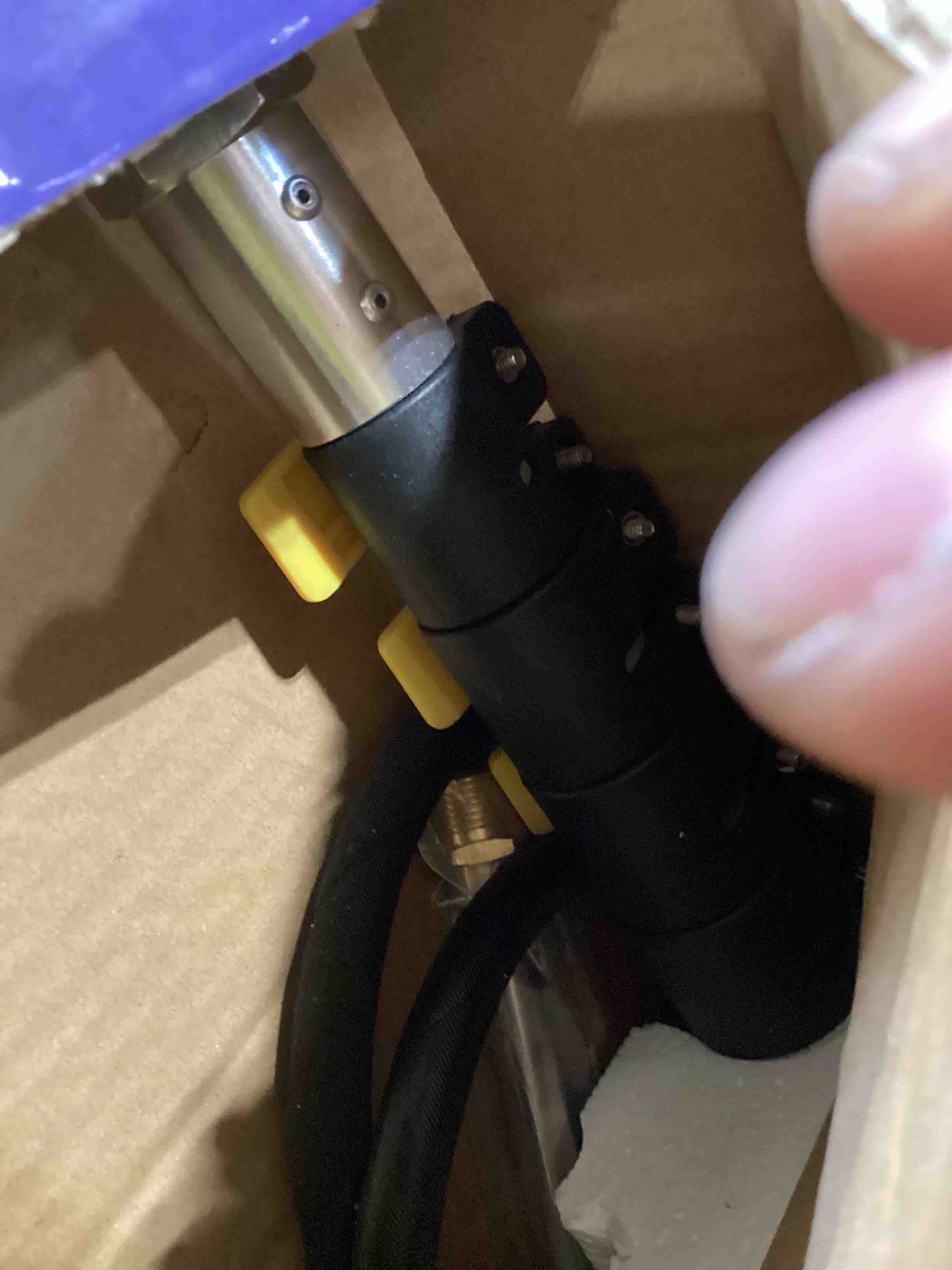 https://s3.amazonaws.com/lotting-images-prod/bidfta/GRA2602736_1754923778787.jpeg