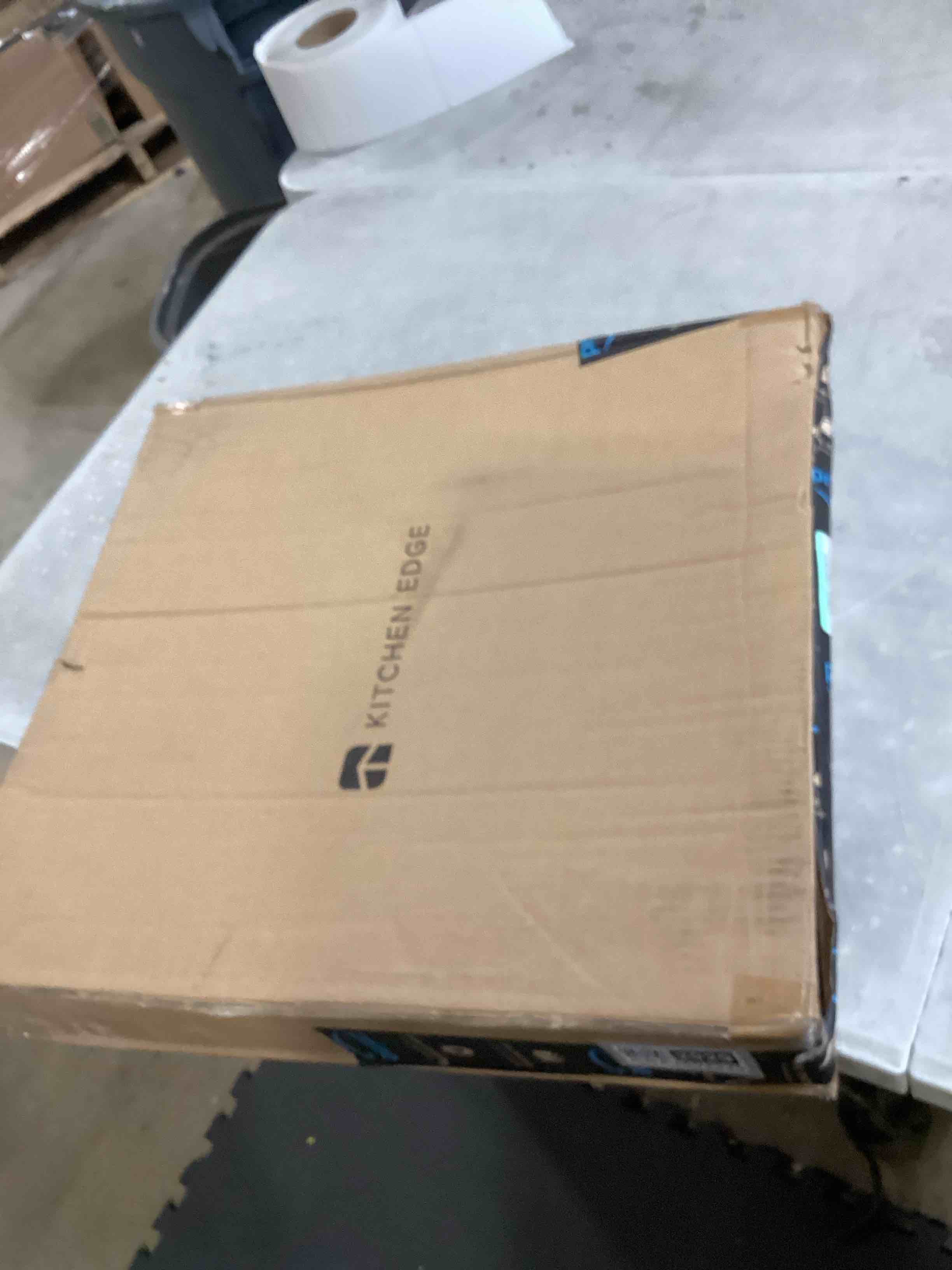 https://s3.amazonaws.com/lotting-images-prod/bidfta/GRA2602929_1754941041095.jpeg