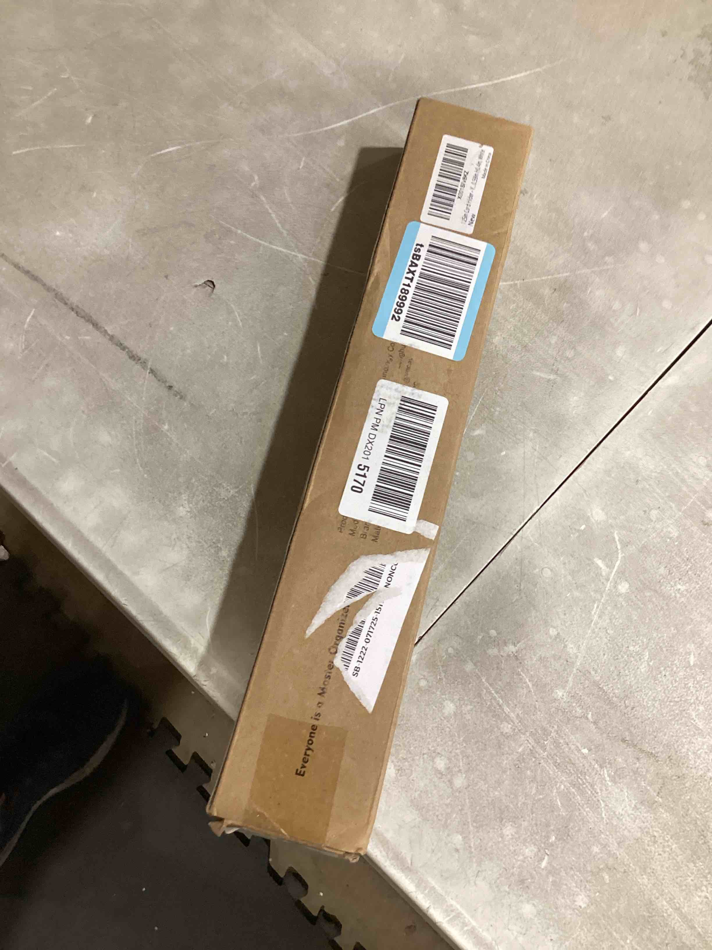 https://s3.amazonaws.com/lotting-images-prod/bidfta/GRA2603272_1755087056800.jpeg