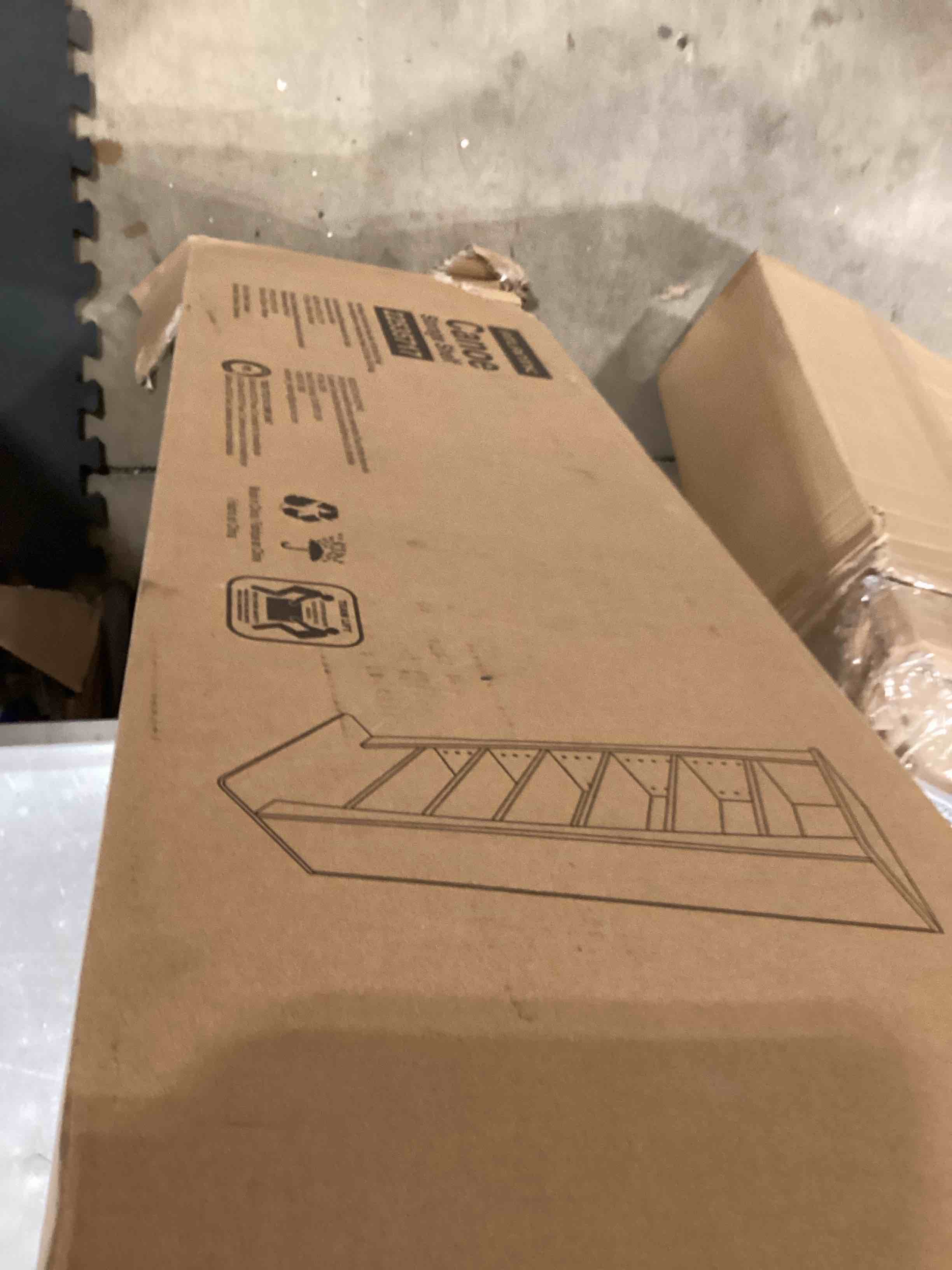 https://s3.amazonaws.com/lotting-images-prod/bidfta/GRA2603483_1755261141027.jpeg
